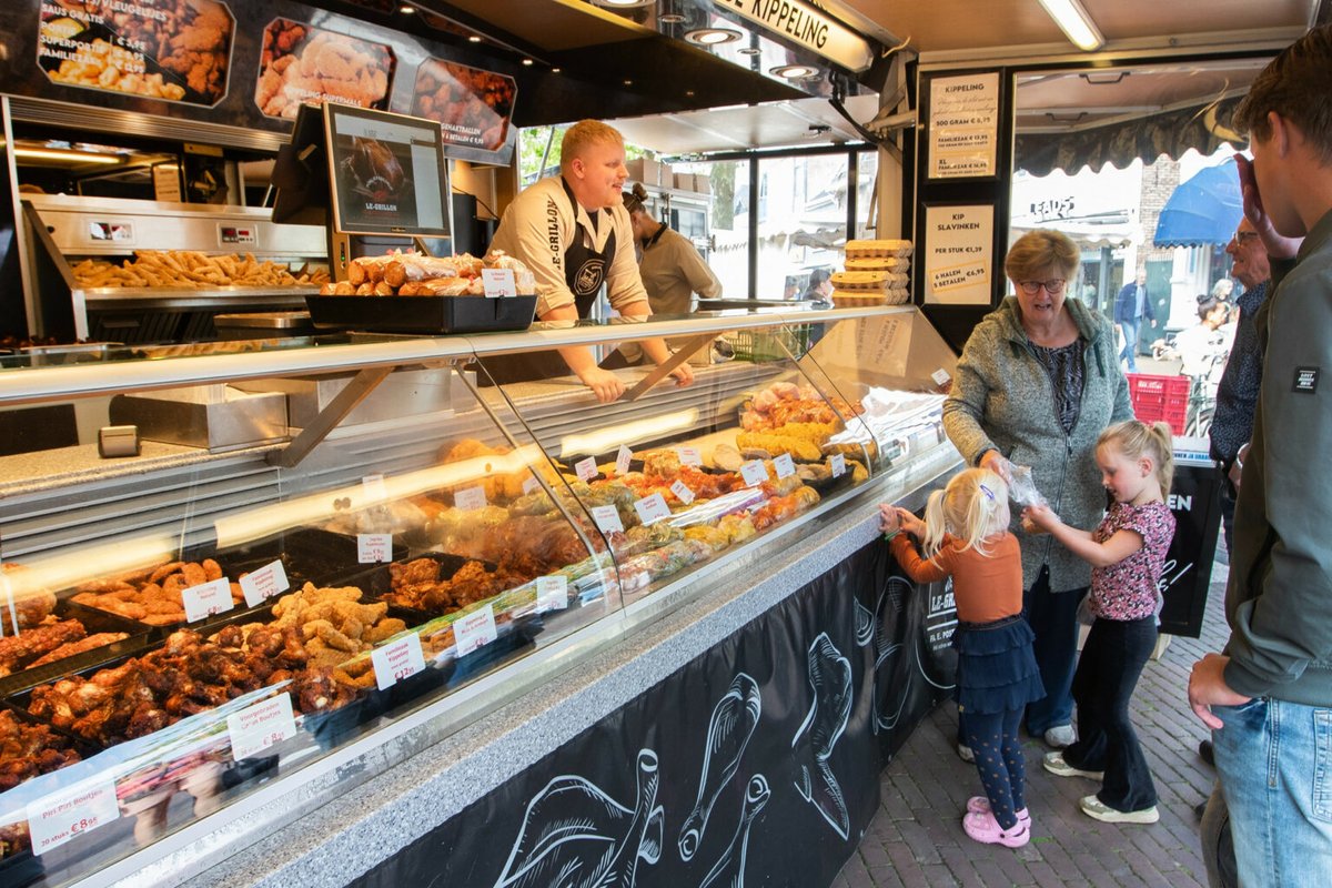 Price remains a top priority for EU consumers buying eggs and poultry meat, according to new research under the 'Code: Re-farm' project.

Curious how pricing stacks up against ethics, welfare, and taste in the minds of buyers?
🔎 ow.ly/sMn150VQQYp

#Eggs #Meat #Consumers
