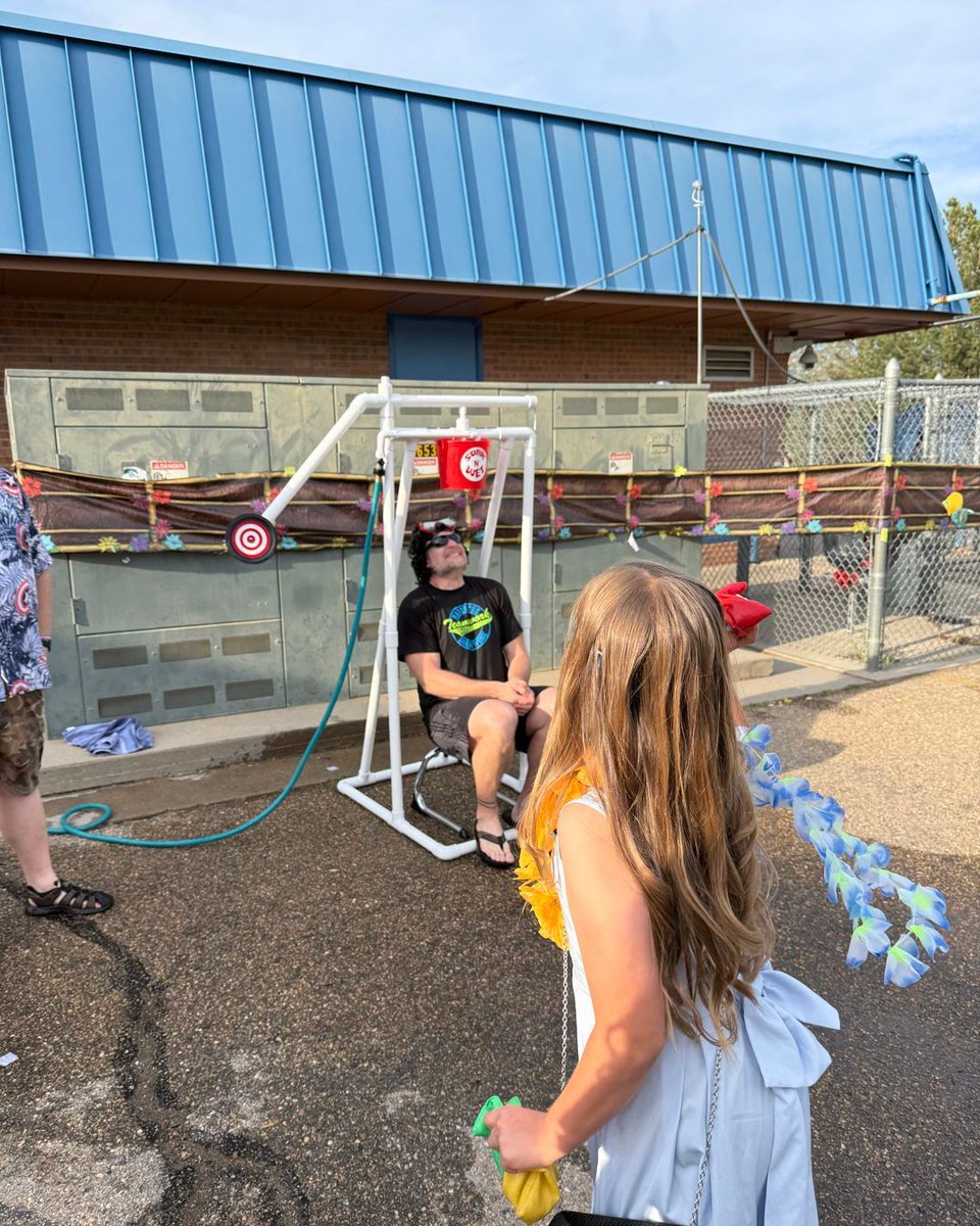 LongmontEstates's tweet image. Thank you to our PTO for hosting the Luau. There was a tremendous turnout, and lots of fun was had by everyone! #LEESoars @SVVSDsupt @BuchlerStVrain