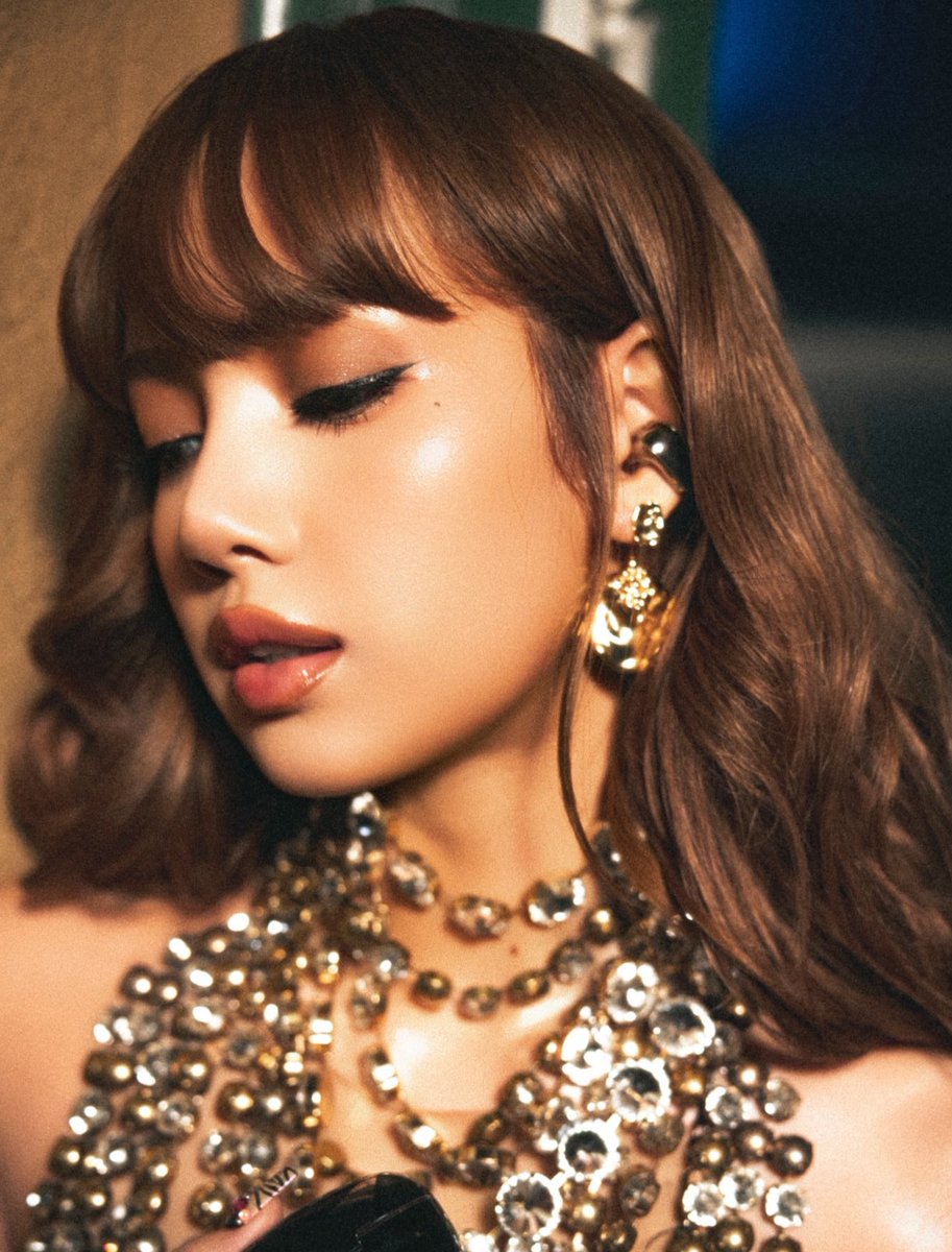 lalisahourIy's tweet image. her beauty is out of this world