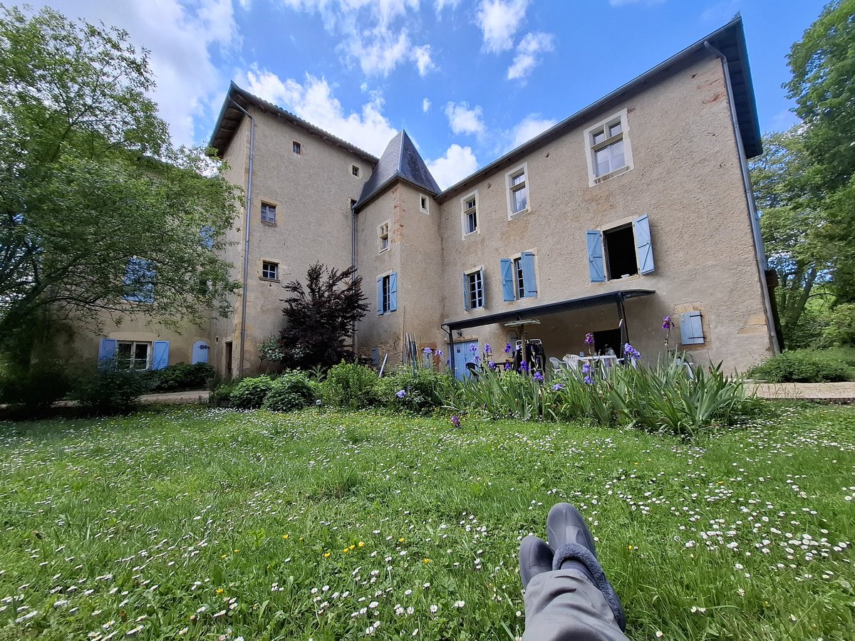 Pens down for now.

Just pushed some more updated search capabilities to <a href="/NomadStaysCo/">Nomad Stays ®</a> 

#buildinpublic

How's my French Remote Work Chateau too!