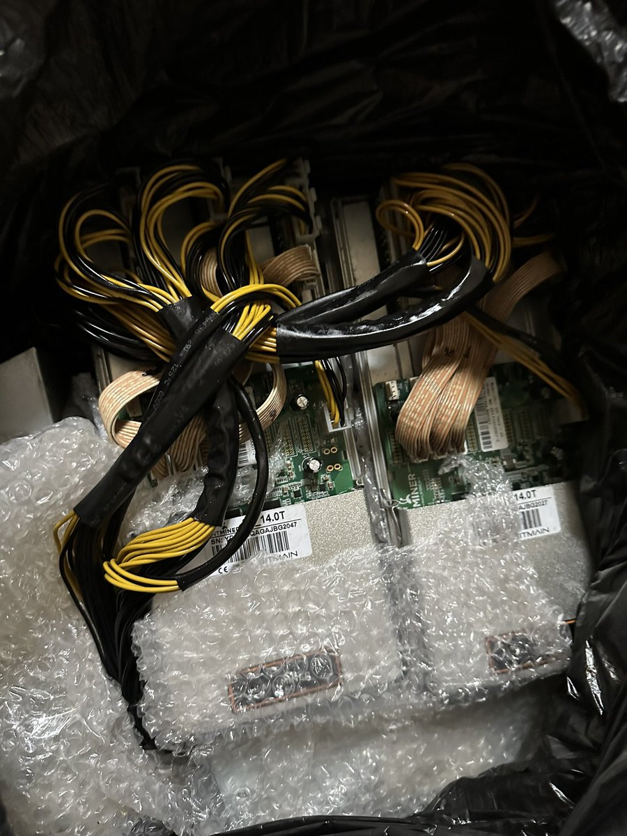 Bitstorian (@bitstorian) on Twitter photo S/O and major thanks to Dane <a href="/HashrateHouse/">Hashrate House</a> for donating these miners to our Bitcoin Lab <a href="/binghamtonu/">Binghamton University</a> for our Fall-semester immersion-mining & first semester of dedicated HeatPunk workshops! S/O and major thanks to Dane <a href="/HashrateHouse/">Hashrate House</a> for donating these miners to our Bitcoin Lab <a href="/binghamtonu/">Binghamton University</a> for our Fall-semester immersion-mining & first semester of dedicated HeatPunk workshops!
