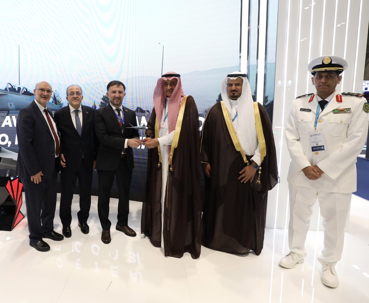 TUSAS_EN's tweet image. We successfully concluded the first day of #FEINDEF2025, drawing strong interest from our visitors.
Welcoming delegations from Saudi Arabia, Bolivia, and Bangladesh, we continue to make our mark in Madrid with our advanced engineering capabilities.
✈️ Stand 6D07, Hall 6.