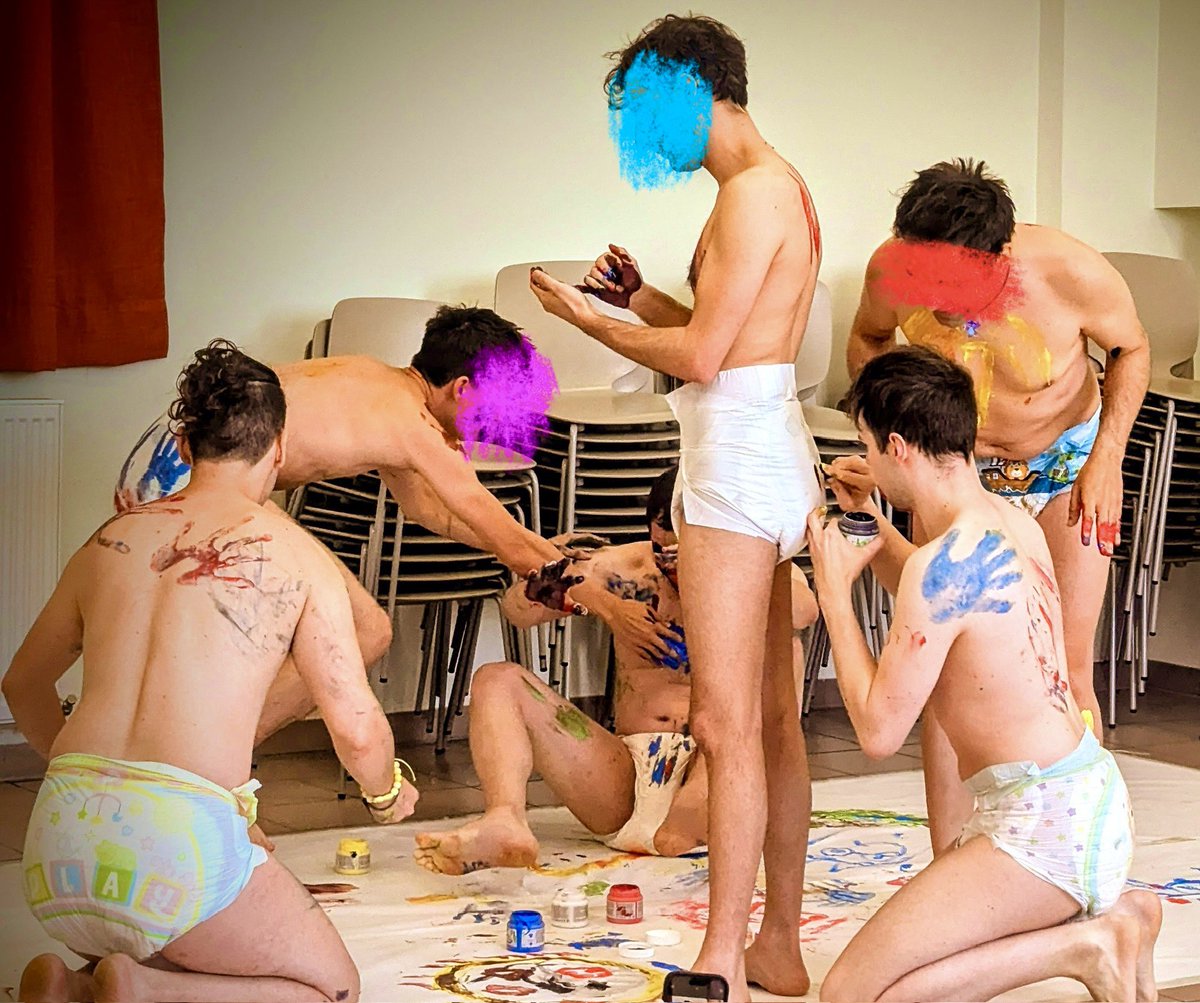 You don't have enough space on the board, so do it on another support, for example, you're a friend. 🤭 

<a href="/lilqtboy/">LilQTboy</a> 📸