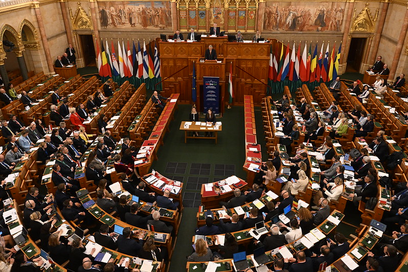 Riigikogu (@riigikogu) on Twitter photo Speaker <a href="/LauriHussar/">Lauri Hussar</a> called on the EU at the speakers' conference to increase support and begin accession negotiations with #Ukraine. bit.ly/44ugYyt
<a href="/parleu2024_hu/">parleu2024_hu</a> Speaker <a href="/LauriHussar/">Lauri Hussar</a> called on the EU at the speakers' conference to increase support and begin accession negotiations with #Ukraine. bit.ly/44ugYyt
<a href="/parleu2024_hu/">parleu2024_hu</a>