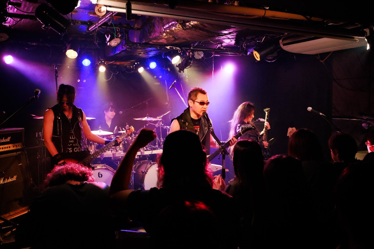 hellfire_jp's tweet image. 5/10のセットリストはこちらです🔥
SE（ACCEPT/Hellfire）
1. No Return
MC
2. Despair
3. Dragon Eyes
MC
4. Time Of The Past
5. Hellfire

SEの曲名当ててもらおうと景品を用意していたのですが、スッカリ忘れて進行してしまいました笑
TシャツまでACCEPTにしたのになと🔥
