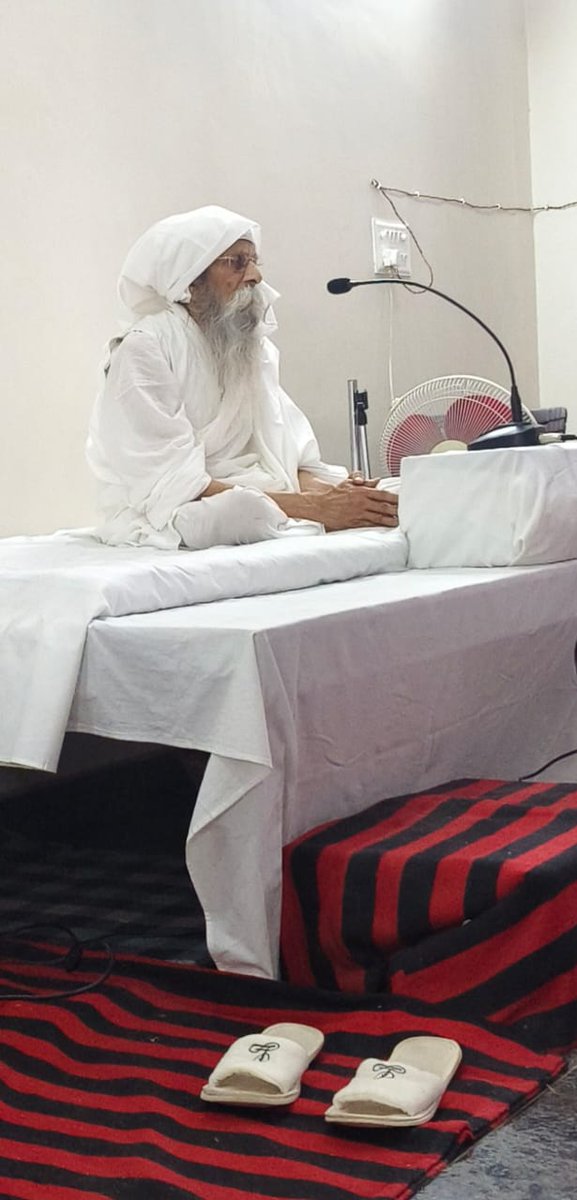 jairam yadav 
गुरु विनय माला ना  फिरै गुरु विन होवै न दान।रहीमन कहै विचार के गावत वेद पुराण।।
जयगुरुदेव 
जयगुरुदेव नाम प्रभु का 
#जयगुरुदेव_नाम_मददगार_है