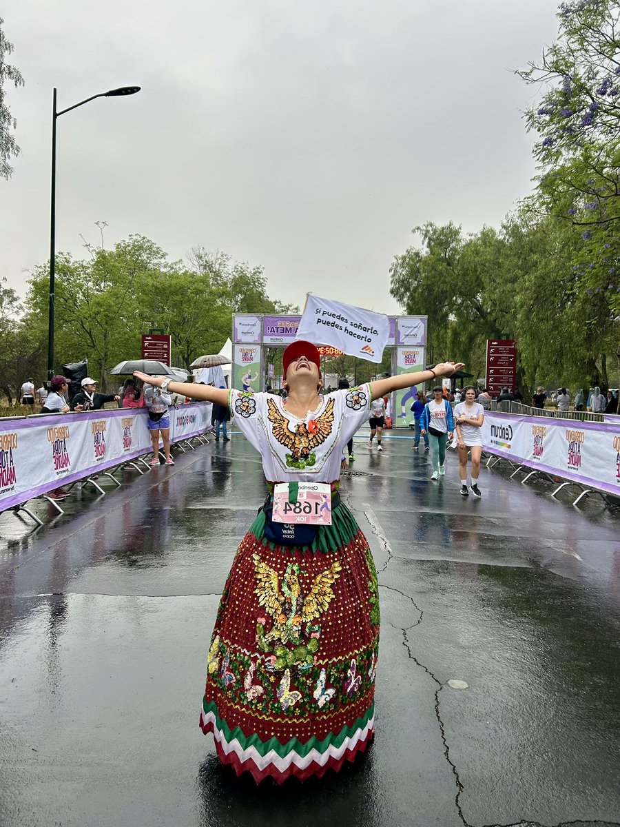 Julieticious23's tweet image. Agradecida de llegar a una meta con lluvia y corazón en CDMX 

El faldón tomó más peso pero la causa y estar allá nos motivó, 10K en 59’ 

Así terminamos/inciabamos

Al final nos quedamos en la meta a apoyar a quienes iban llegando! 

#embajadora @womanup @asdeporte