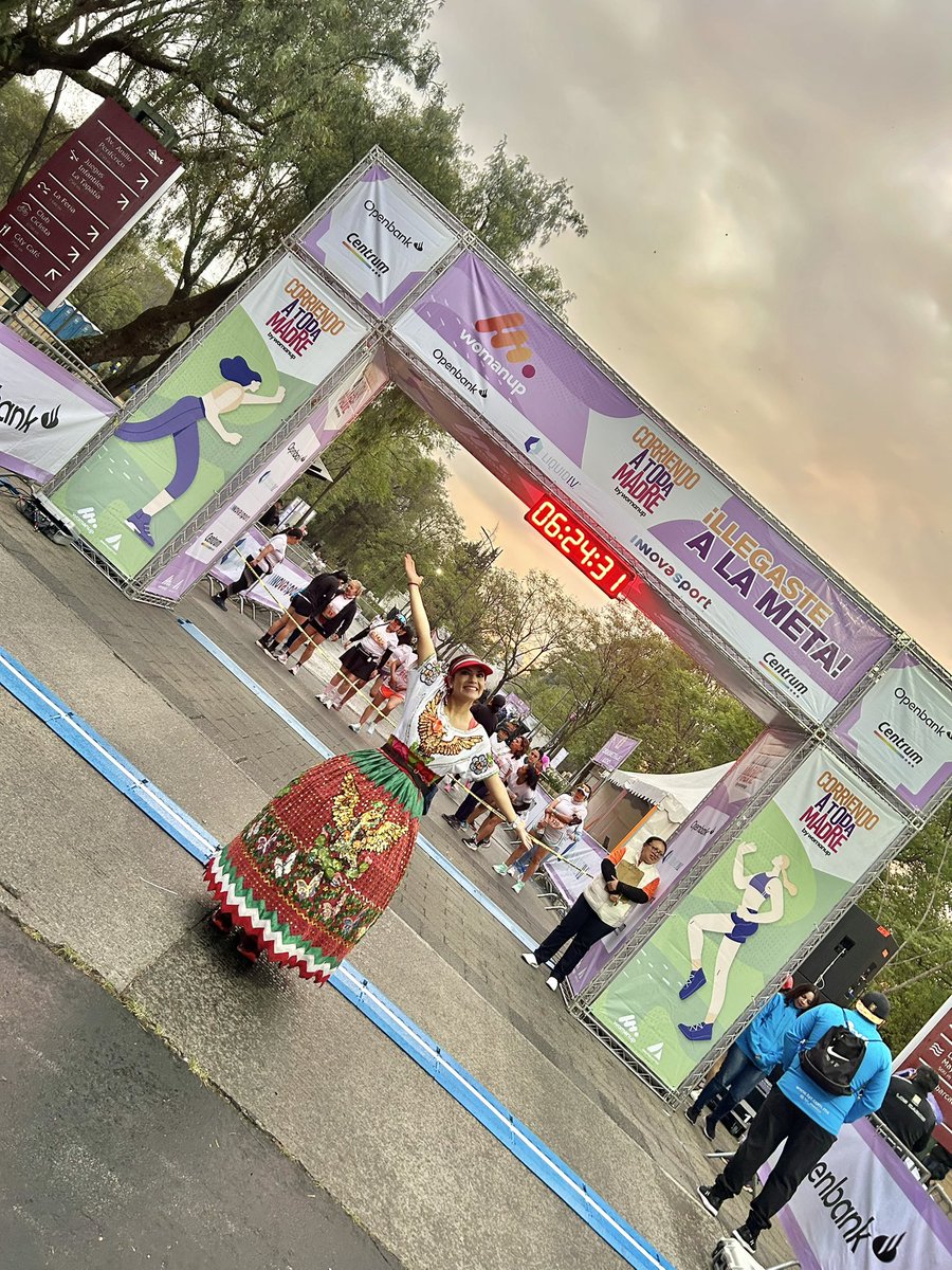 Julieticious23's tweet image. Agradecida de llegar a una meta con lluvia y corazón en CDMX 

El faldón tomó más peso pero la causa y estar allá nos motivó, 10K en 59’ 

Así terminamos/inciabamos

Al final nos quedamos en la meta a apoyar a quienes iban llegando! 

#embajadora @womanup @asdeporte