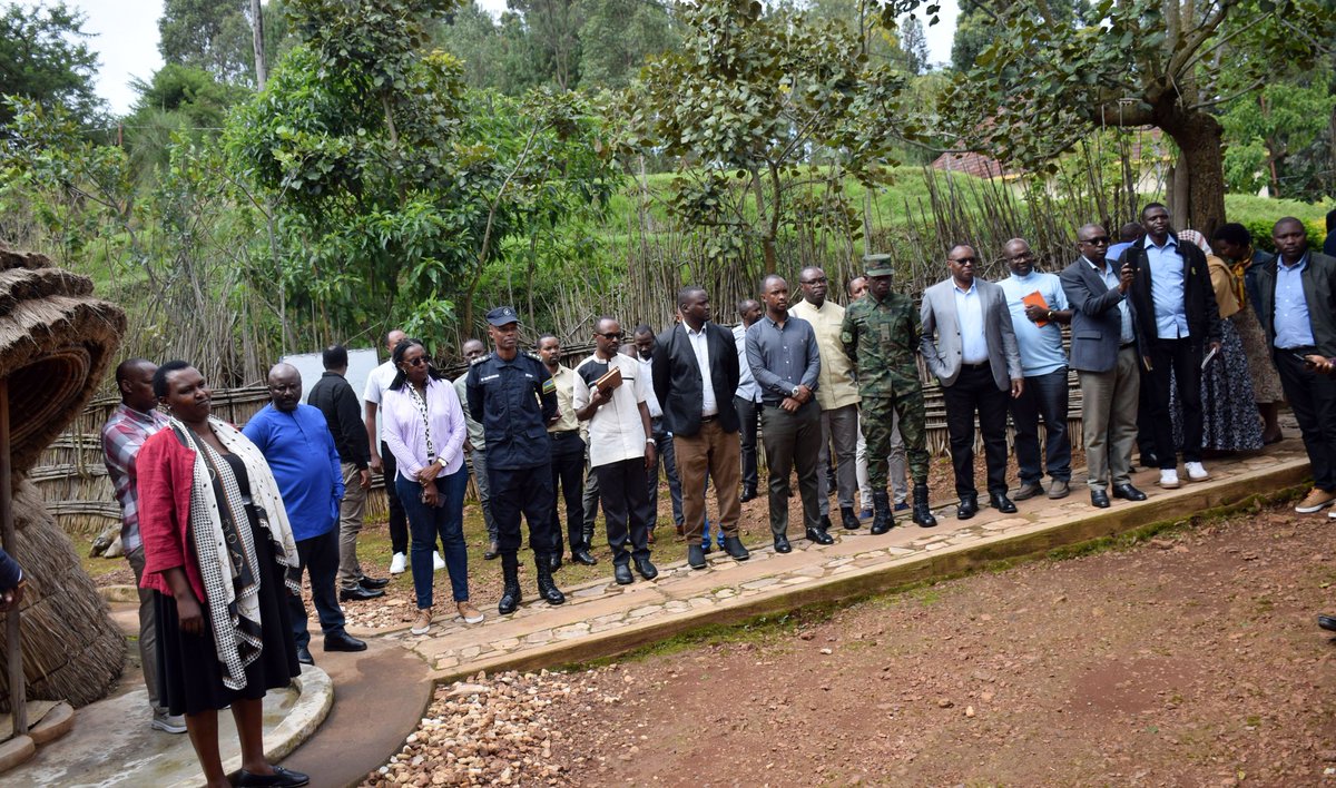 RwandaNorth's tweet photo. Uyu munsi, abayobozi mu nzego zitandukanye basuye Ikigo Ndangamuco Ikirenga giherereye ku Kirenge muri @rulindodistrict, hagamijwe gufatira hamwe ingamba  zigamije gufasha kucyongerera ubushobozi kugira ngo kirusheho kunoza ibyo gikora no gutanga umusaruro uko bikwiye https://t.co/7SjmvxyUEU