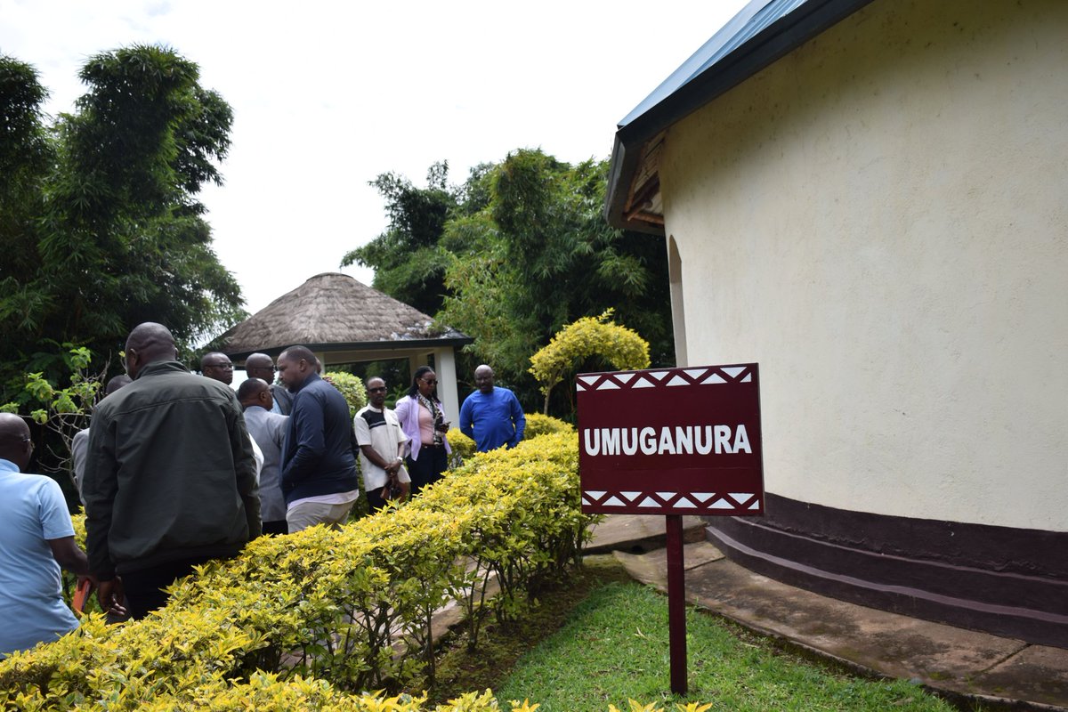 RwandaNorth's tweet photo. Uyu munsi, abayobozi mu nzego zitandukanye basuye Ikigo Ndangamuco Ikirenga giherereye ku Kirenge muri @rulindodistrict, hagamijwe gufatira hamwe ingamba  zigamije gufasha kucyongerera ubushobozi kugira ngo kirusheho kunoza ibyo gikora no gutanga umusaruro uko bikwiye https://t.co/7SjmvxyUEU