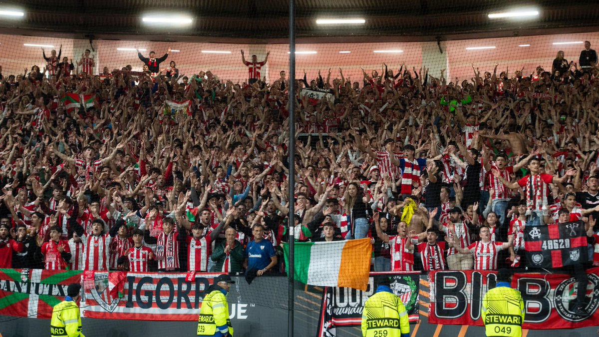 informeath's tweet photo. Pierdes 7 - 1 y la afición responde de esta forma.

No he visto nada igual. Bakarrak munduan. https://t.co/vY7Fr2DMPc