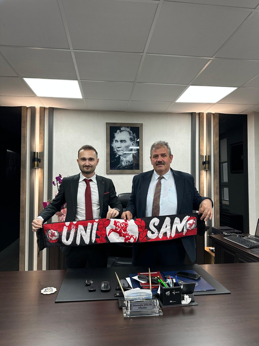 Nesilden Nesile Samsunspor projemiz kapsamında Onur Ateş Anadolu Lisesi'ndeki gençlerle bir araya gelerek "Samsunspor ve Üni-Sam" konulu konferansımızı gerçekleştirdik.

Nazik ev sahiplikleri için Onur Ateş Anadolu Lisesi idareci, öğretmenleri ve öğrencilerine teşekkür ederiz.