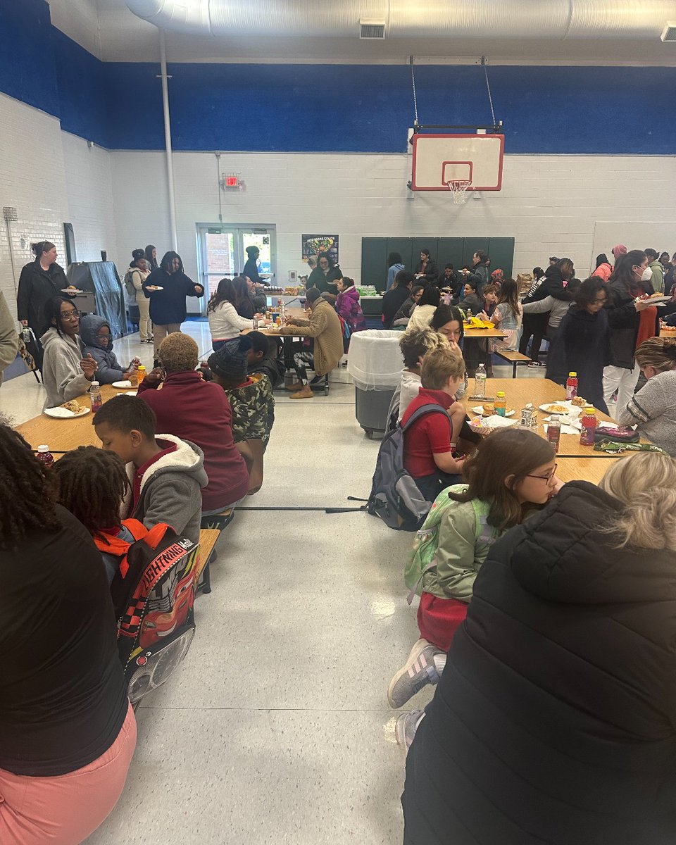 WindemereParkCA's tweet image. Cheers to an incredible 'Muffins with Mom' event at WPCA! Our leadership team outdid themselves to honor our wonderful moms. Hats off to their great work! 🏆🥳 #WPCA #EventTriumph #CelebratingMoms