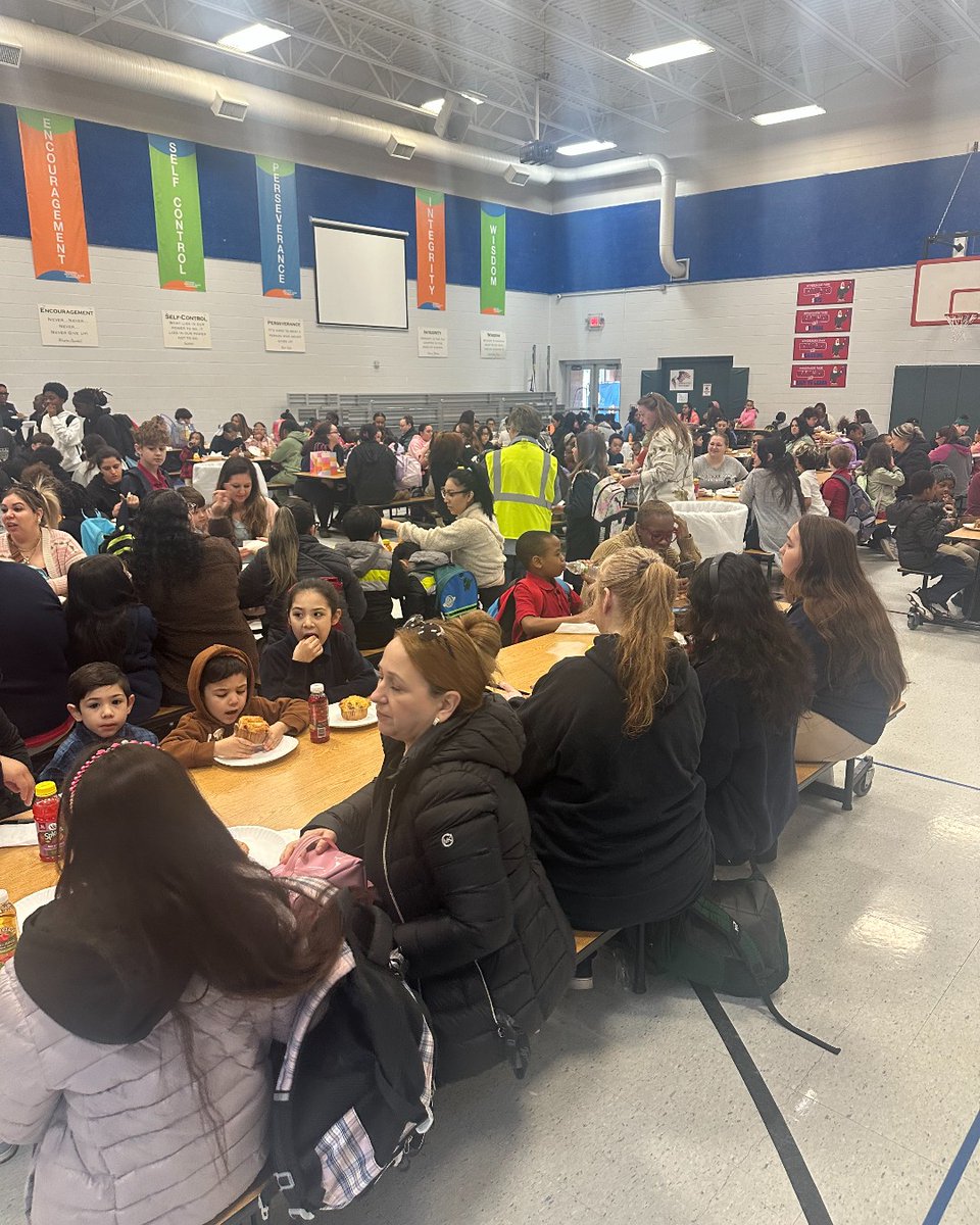 WindemereParkCA's tweet image. Cheers to an incredible 'Muffins with Mom' event at WPCA! Our leadership team outdid themselves to honor our wonderful moms. Hats off to their great work! 🏆🥳 #WPCA #EventTriumph #CelebratingMoms