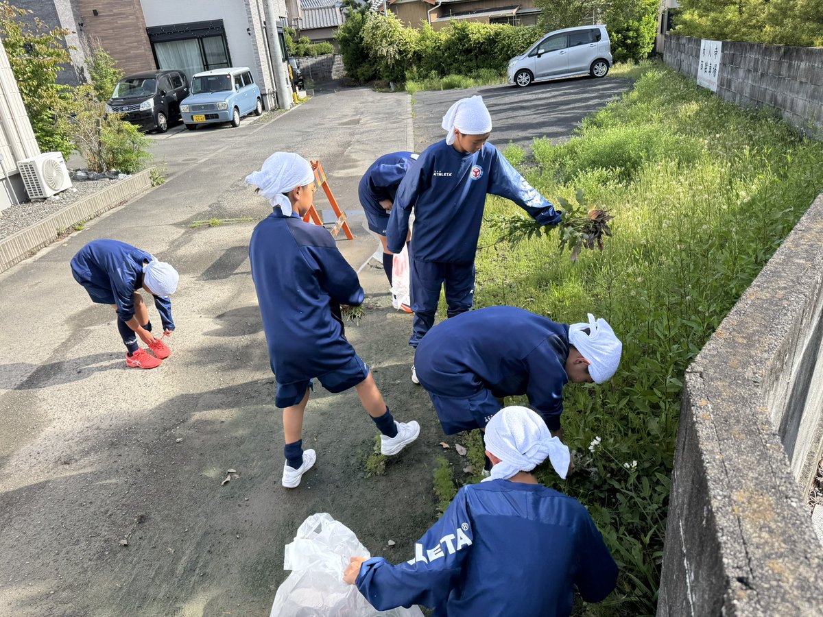hj14h2's tweet photo. 先日はFCマルヤス岡崎U-15の選手達が林入寺合宿に来てくれました！

カレー作りから始まり、肝試しや、坐禅、朝のお勤め、作務など色々な事を体験してくれました！

子供はやっぱりパワーがありますね！

林入寺合宿を希望される方がいましたらぜひご相談ください😊！ https://t.co/ksBknIXLDC