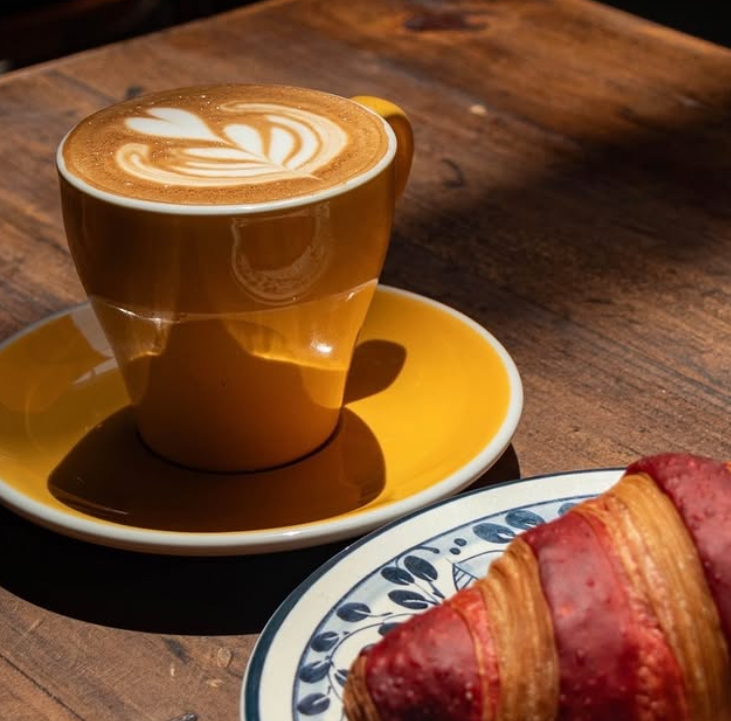 ☕️ Looking for the perfect cup of coffee? Visit Devoción and enjoy the freshest, most delicious coffee that will make your day! ✨Your perfect coffee is waiting for you! 💖#DevocionCoffee #FreshCoffee #CoffeeLovers #TasteTheBest #CafeVibes #CoffeeTime4o