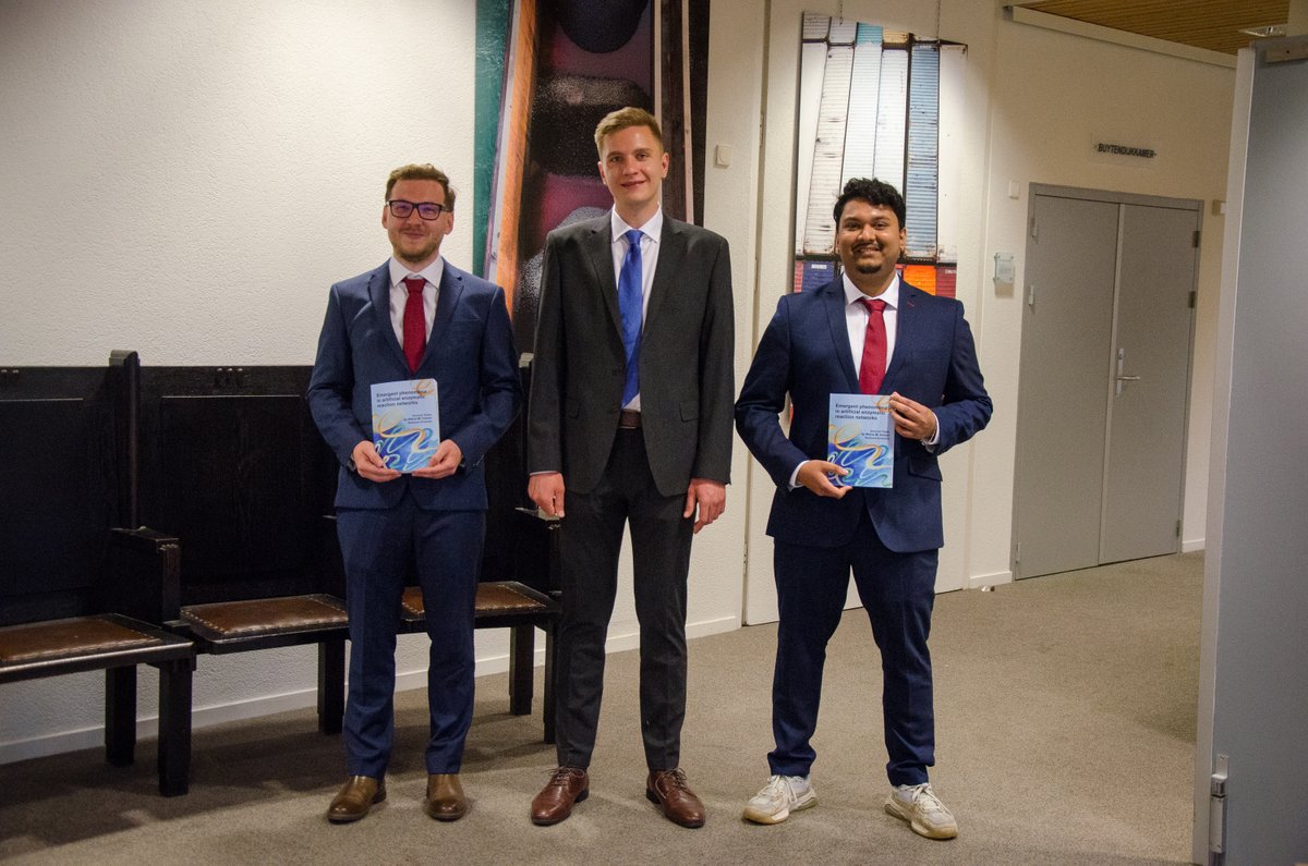 Huck Group (@huckgroup) on Twitter photo Our esteemed enzymologist, Nikita Ivanov (<a href="/ChemNIvanov/">Nikita M Ivanov🟥</a> ) successfully defended his PhD thesis entitled “Emergent phenomena in artificial enzymatic reaction networks” on Friday 2 May, 2025. Nikita became 29th Dr. in the Huck group!
Big congratulations, Nikita!! 🥳🎉 Our esteemed enzymologist, Nikita Ivanov (<a href="/ChemNIvanov/">Nikita M Ivanov🟥</a> ) successfully defended his PhD thesis entitled “Emergent phenomena in artificial enzymatic reaction networks” on Friday 2 May, 2025. Nikita became 29th Dr. in the Huck group!
Big congratulations, Nikita!! 🥳🎉