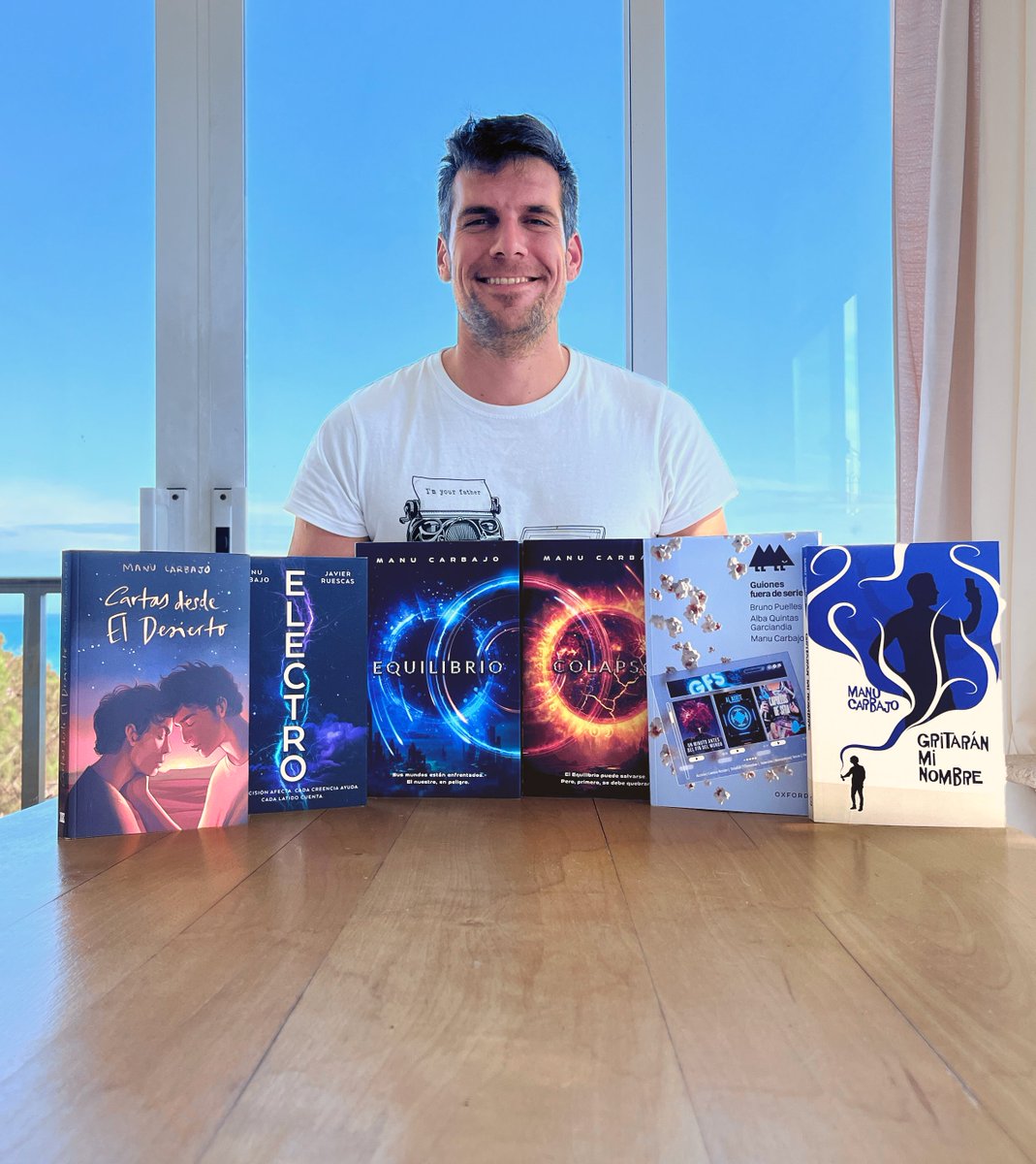 ¿Conocéis a Manu Carbajo? ✒️🎞️Escritor, director audiovisual y guionista, el cine y la literatura son inseparables en su obra. Ha escrito novelas tan chulas como «Cartas desde el desierto» o «Equilibrio». ¿Habéis leído alguna?
⚡️tormentalibros.com/es/escritores/… #ManuCarbajo