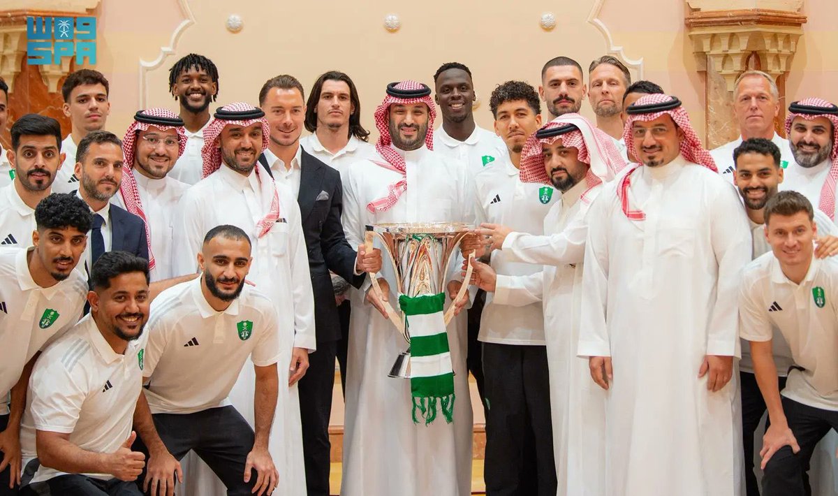 اللحظة الأجمل و الأكمل ، #الأهلي اليوم في أبهى صورة مع سمو سيدي ولي العهد الأمير محمد بن سلمان 💚🤍😍 

 #استقبال_ولي_العهد_للاهلي