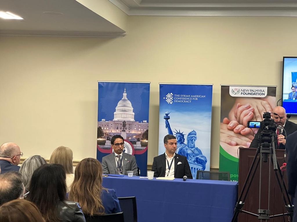 EdyCohen's tweet image. عاجل
العلويبن في الكونغرس الأمريكي يطالبون  بالفيدرالية.
سوريا متجهة نحو التقسيم.

بدأ اليوم في مقر الكونغرس الاميركي المؤتمر العلوي الأول تحت عنوان السوريون الاميركيون من اجل الديمقراطية في سوريا . وتنظم الرابطة العلوية في الولايات المتحدة هذا المؤتمر بالتعاون مع مؤسسة بالميرا…