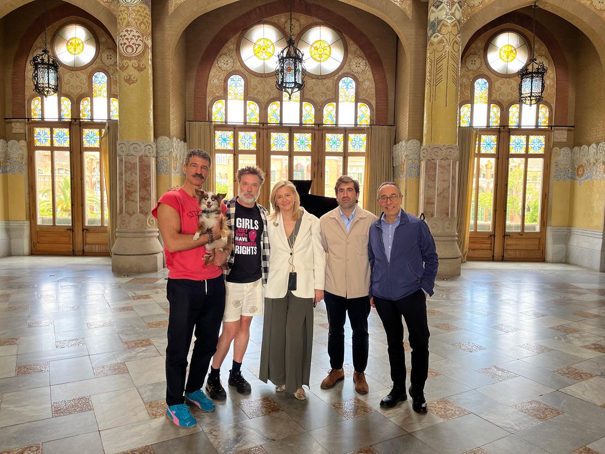 VictoriadelosÁngeles (@fundvda) on Twitter photo Thank you, Rufus Wainwright, for visiting and playing Victoria de los Ángeles piano <a href="/santpaubcn/">Recinte Modernista de Sant Pau</a>! — and thank you for remembering her with so much love! ❤️
#VictoriadelosÁngeles Thank you, Rufus Wainwright, for visiting and playing Victoria de los Ángeles piano <a href="/santpaubcn/">Recinte Modernista de Sant Pau</a>! — and thank you for remembering her with so much love! ❤️
#VictoriadelosÁngeles