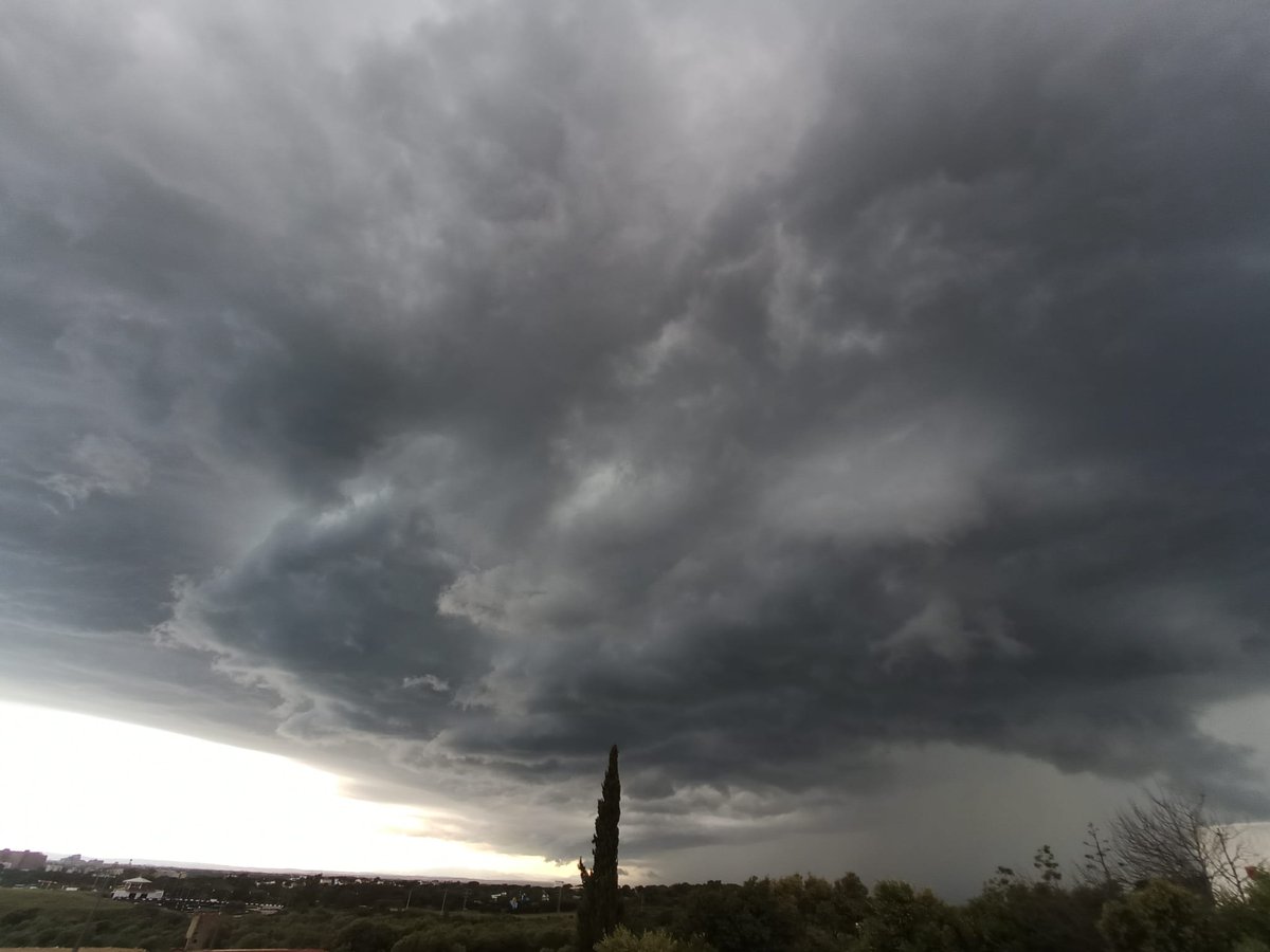 Roses. Impresionant
<a href="/TomasMolinaB/">Tomàs Molina</a> <a href="/eloicordomi/">Eloi Cordomí Montoya</a> <a href="/MeteoMauri/">MeteoMauri</a> <a href="/Meteomaxima/">Luismi Pérez</a> <a href="/Monica_Usart/">Mònica Usart</a> <a href="/SoniaPapell/">Sònia Papell</a> <a href="/meteorac1/">Meteorologia RAC1</a> <a href="/alexmegapc/">Àlex Van der Laan</a> <a href="/eltempsTV3/">El temps</a> <a href="/MeteoEmporda/">Meteo Empordà</a> <a href="/radiovilafant/">Ràdio Vilafant</a> <a href="/AjVilafant/">Ajuntament de Vilafant</a> <a href="/AEMET_Cat/">AEMET_Cataluña</a>