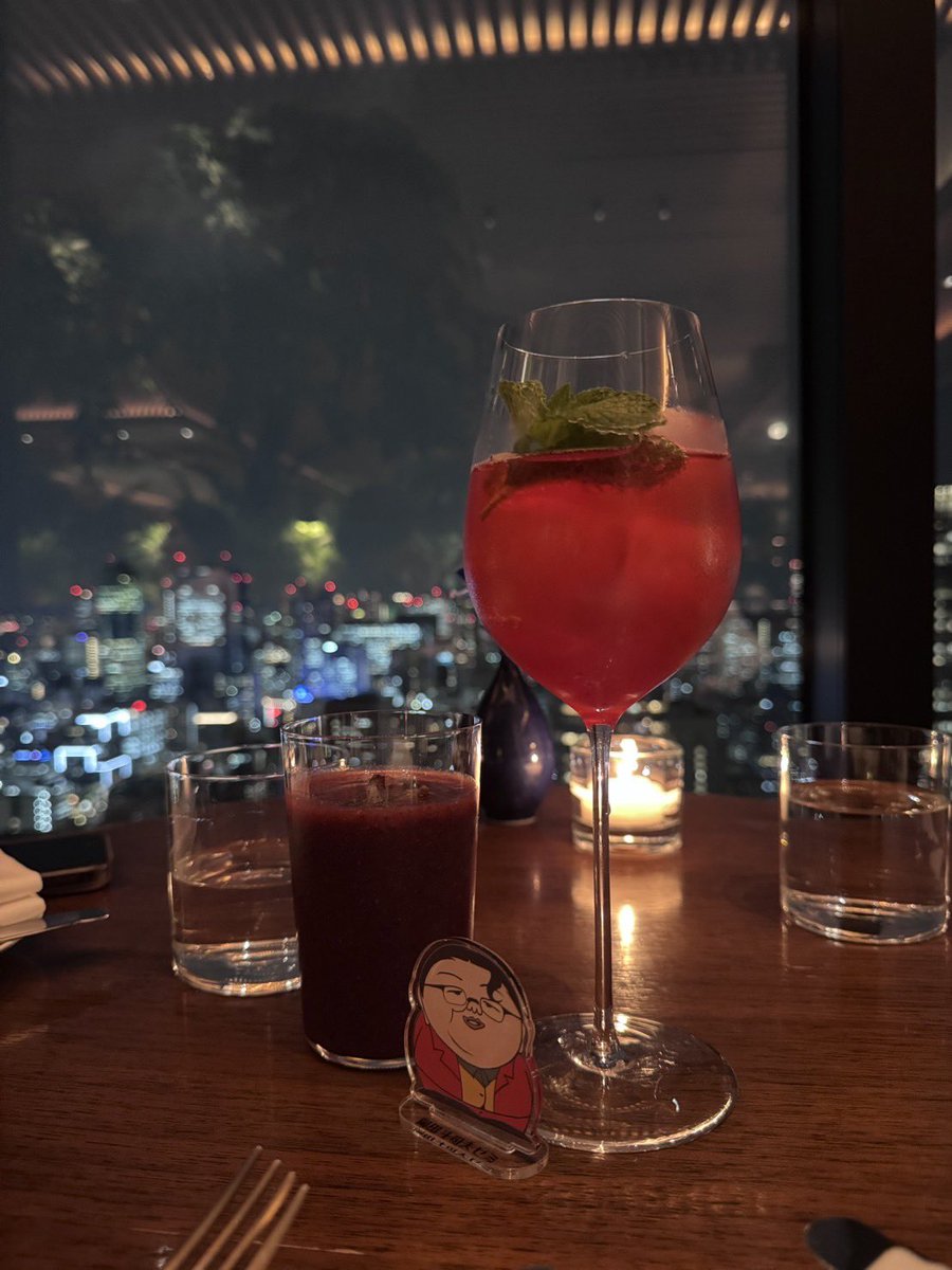 fukanaptime's tweet image. #東京エディション虎ノ門
The Blue Roomでお食事

まずは乾杯から

東京タワーが見えて綺麗