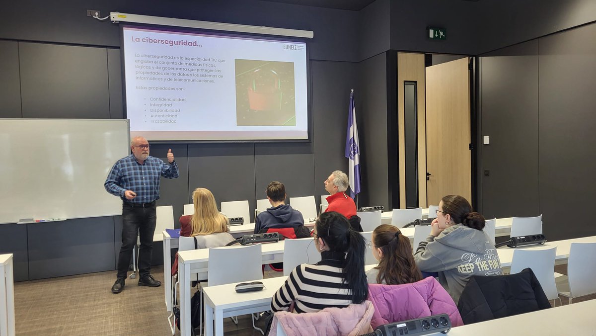 👩‍🎓¿Todavía no tienes claro hacia dónde quieres orientar tu futuro profesional?

🚀En #Eunez te proponemos marcar la diferencia... Apuesta por titulaciones punteras para sectores emergentes e innovadores grados en el ámbito de la salud y deporte. ¡Todos ellos con gran demanda