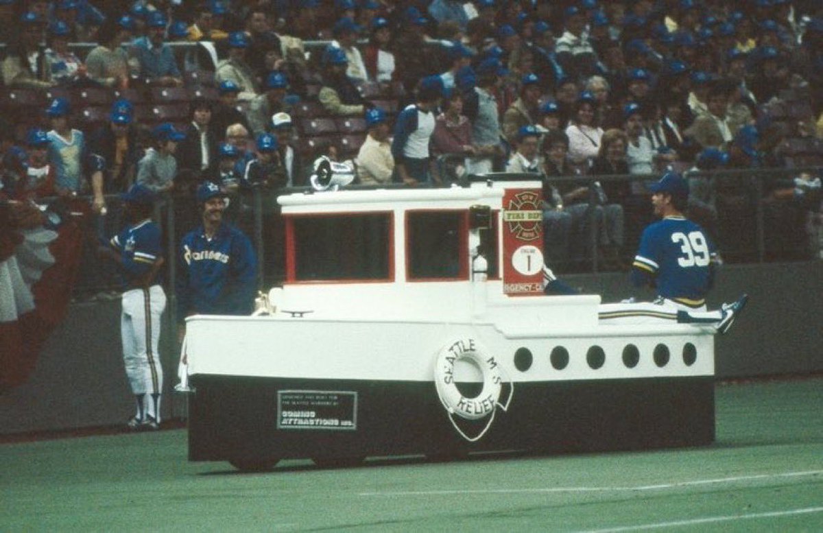 Super70sSports's tweet image. The Mariners used to send relief pitchers to the mound in a goddamn boat and that shit should still be occurring, my friends.