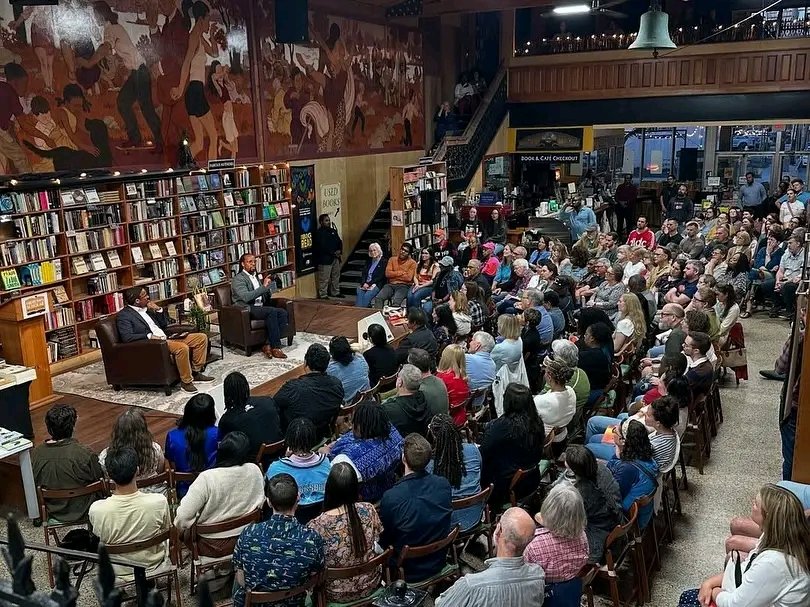 DruHart's tweet image. Had the pleasure of being in conversation with Dr. @ibramxk at @MidtownScholar about his powerful new book Malcolm Lives. Grateful for the depth, clarity, and urgency he brought to the legacy of Malcolm X.
#MalcolmLives #MidtownScholar #BlackLiberation #BookTalk #Harrisburg