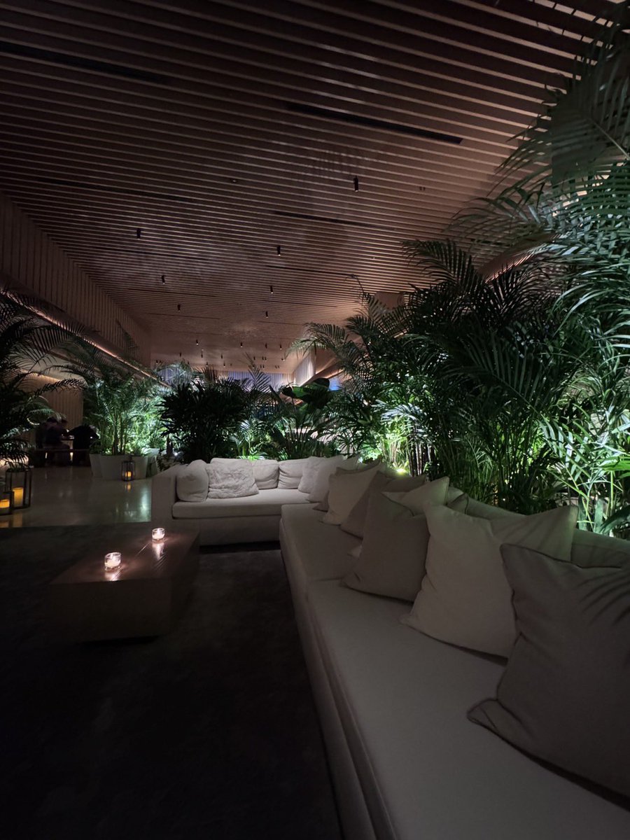 fukanaptime's tweet image. The Blue Room #東京エディション虎ノ門 

ちょっと一休みの場所
東京タワーと撮って見たけど
なかなか綺麗に撮れなかった

#岡田斗司夫