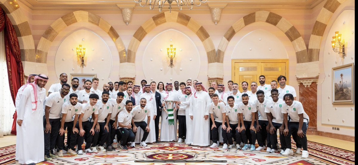 #الاهلي_الشباب 

 #استقبال_ولي_العهد_للاهلي

🤍💚🇸🇦
