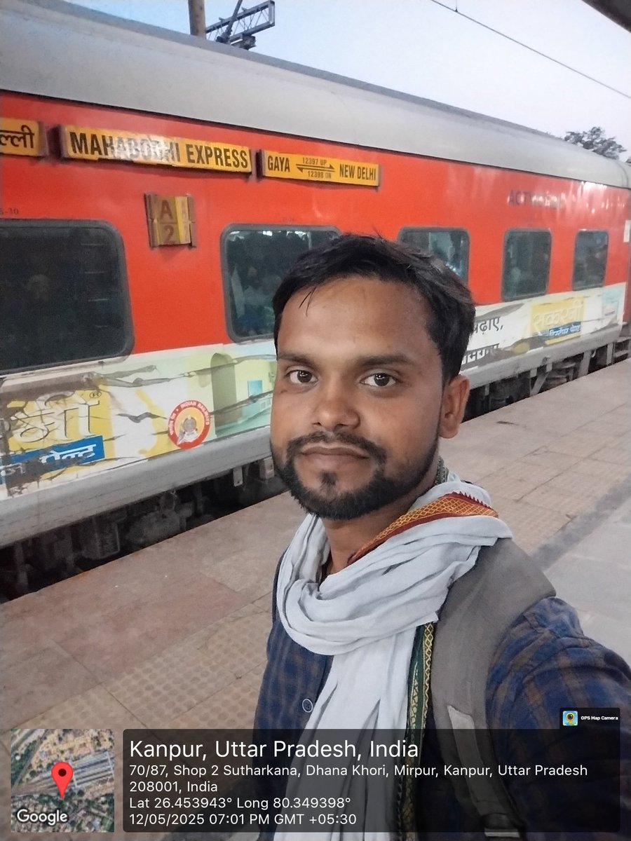 namitpatel1's tweet photo. Ready to board train 22416 Varanasi NDLS Vande Bharat Express from Kanpur
Still no announcement @RailMinIndia 
Only relying on app Where is my train https://t.co/NKIQA2NKif
