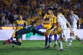 "CALORÓN, CARNE ASADA Y ⚽️"

El ⚽️ es un reflejo de los tiempos que vivimos.
Al contacto de Nico Ibañez, el portero de <a href="/ClubNecaxa/">Club Necaxa</a>, Ezequiel Unsain, debió revolcarse y gritar de dolor para obligar al árbitro a marcar falta. Tal y como hacen sus deshonestos colegas en el campo.