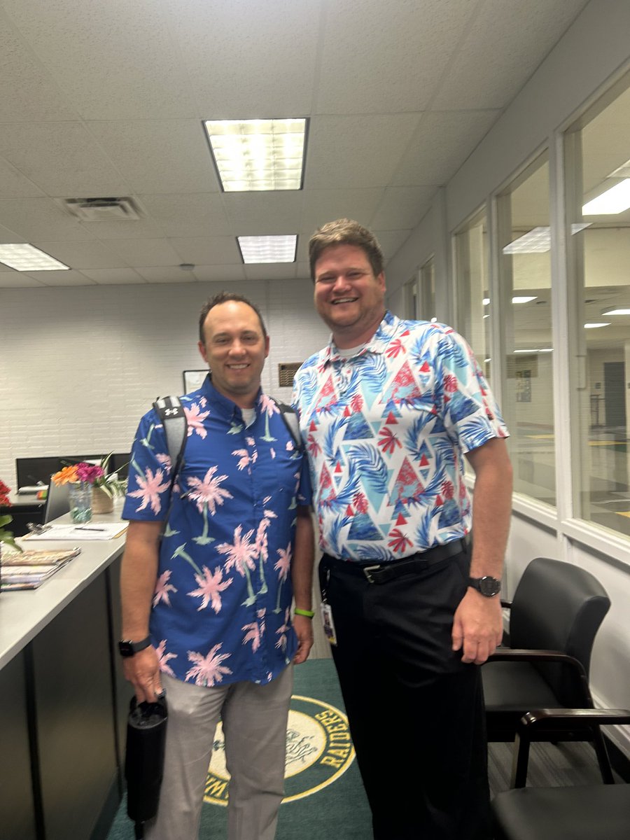 APJakeSMSD's tweet image. A little late but the same vibe. We had a great #FloralFriday last week! Many participants! Two more Fridays left! Let’s finish strong!

It’s not a trend, it’s a lifestyle.

@SMSouthTDain