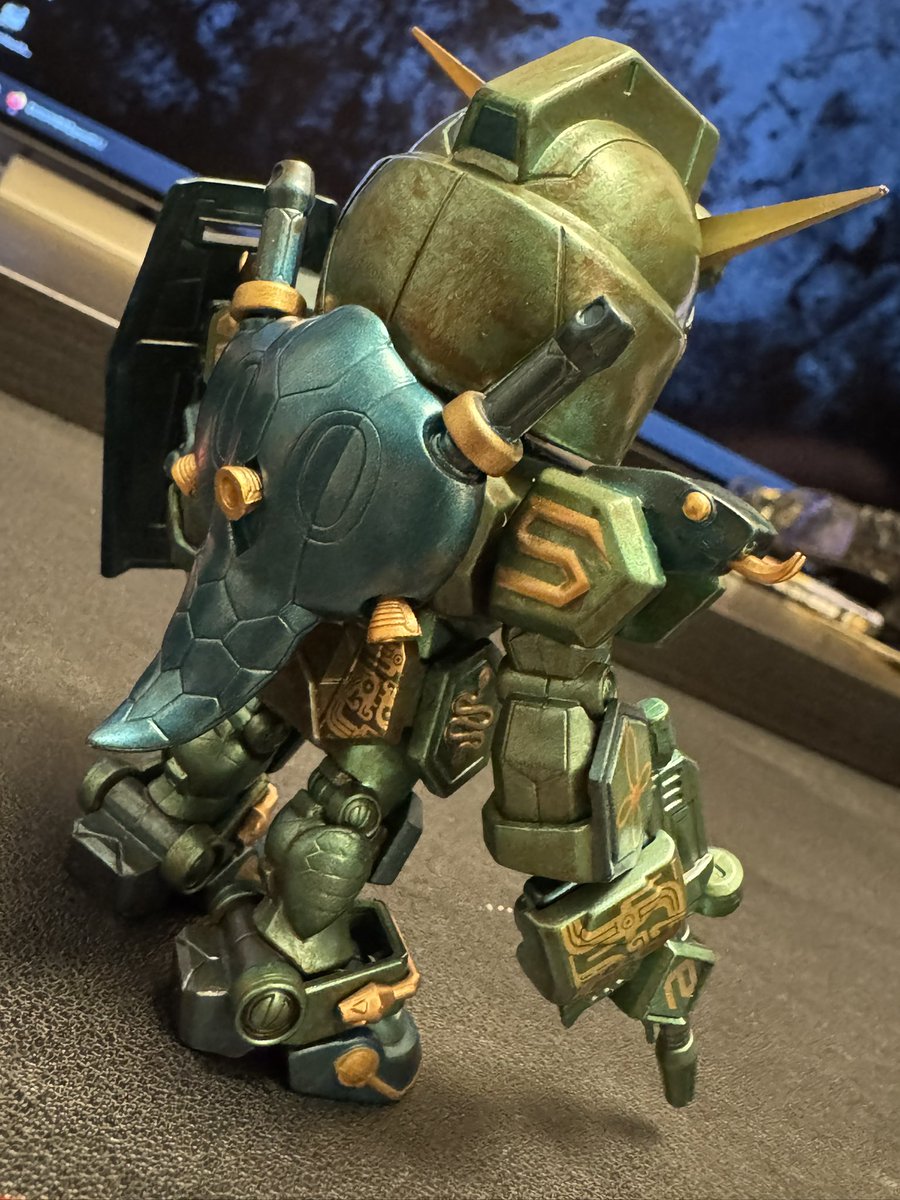 帰宅してQMSV干支ガンダム開封したら巳ガンダムの（おそらく