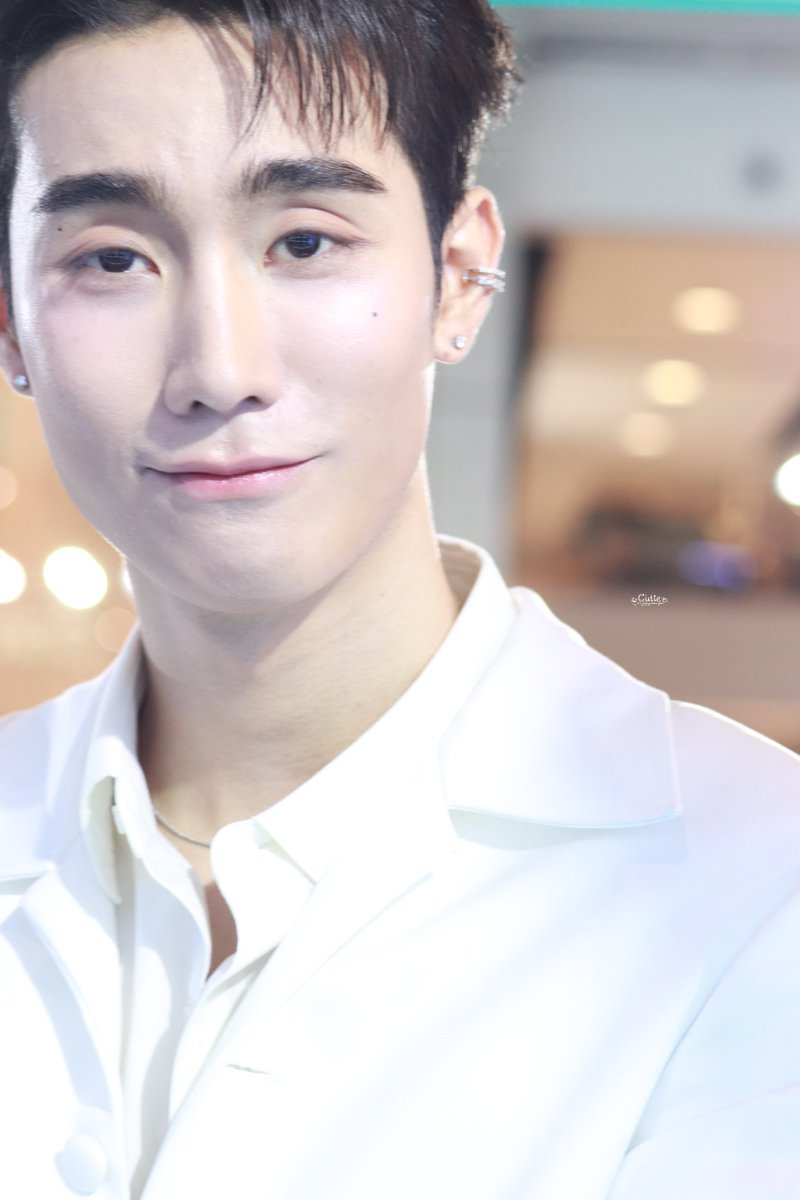 ฮือๆๆๆ ถอยเลนส์ไม่ทัน+ปรับแสงไม่ทัน ฮืออออออ แต่น่ารักมากที่สุดในโลก รักฟ้อดๆๆๆๆ😭😭😭😭😭😭😭😭😭😭😭🤍