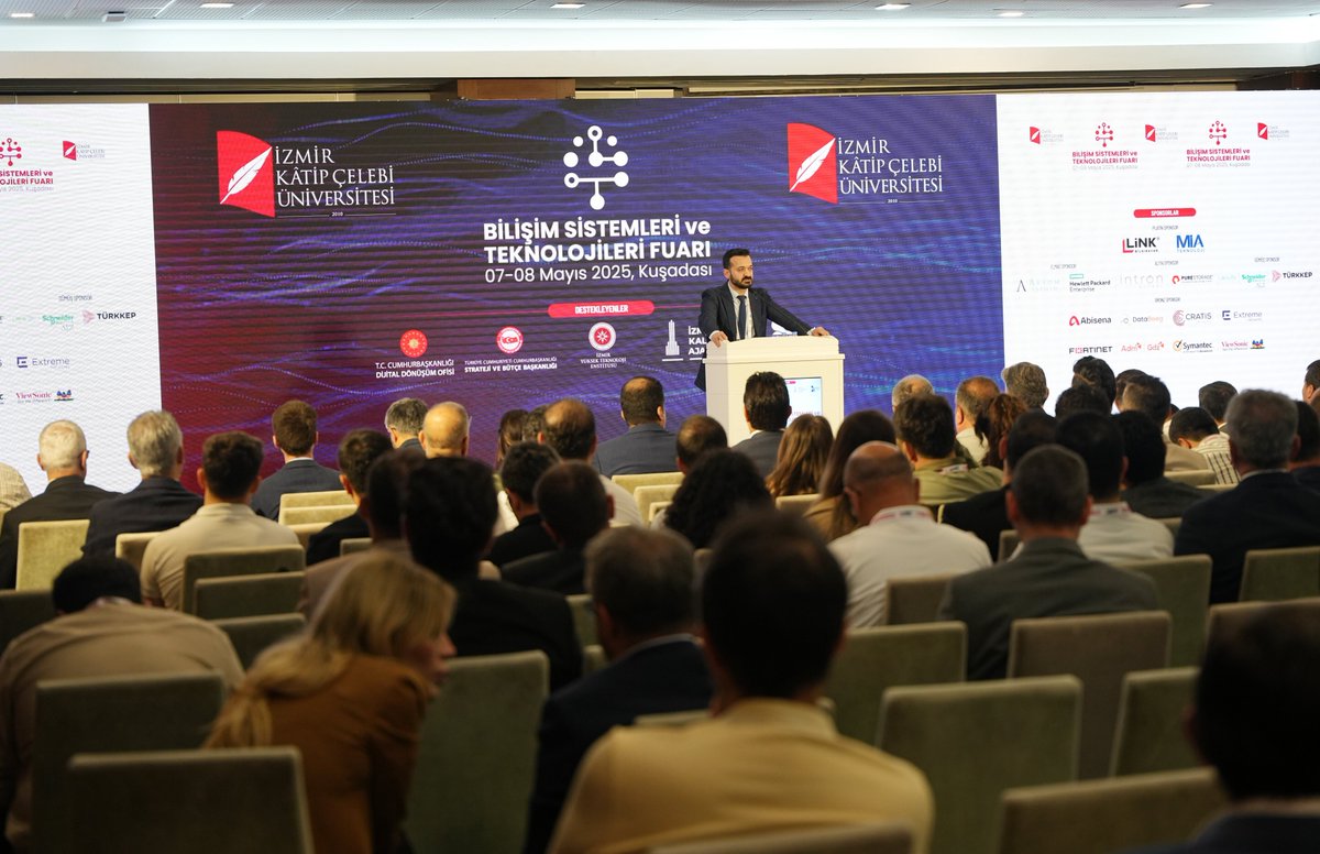 Rektörümüz Prof. Dr. Osman Nuri Çelik, İzmir Kâtip Çelebi Üniversitesi ev sahipliğinde düzenlenen Bilişim Sistemleri ve Teknoloji Fuarı’na katıldı.  Etkinlikte, üniversiteler arası iş birliği ve dijital dönüşüm süreçleri üzerine önemli temaslarda bulunan Rektörümüz, bilişim