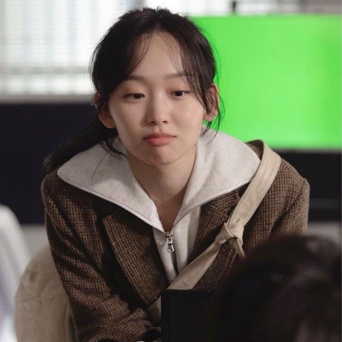 접점 1도없을거같은데  둘이 사귀고잇늠