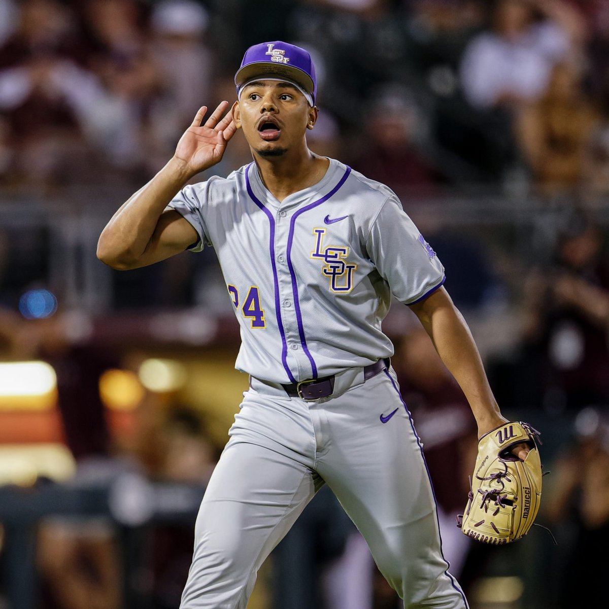 BaseballAmerica's tweet photo. LSU once again ranks No. 1 in college baseball entering the final week of the regular season.

The last two times @LSUbaseball was in this position.

2023: National title
2017: CWS appearance

https://t.co/JfEz0DDmxm https://t.co/4NwXLbGkh3
