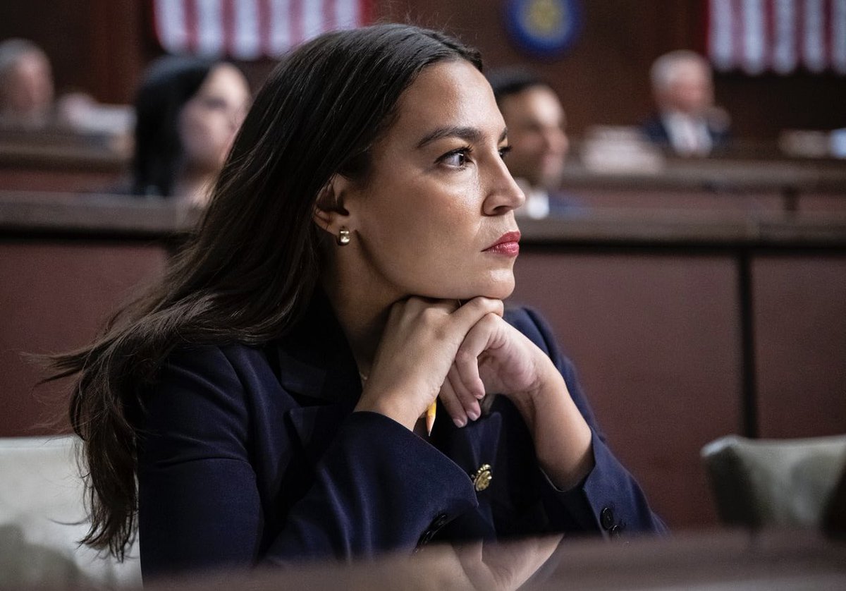 Drop 💙 if you’re a fan of AOC