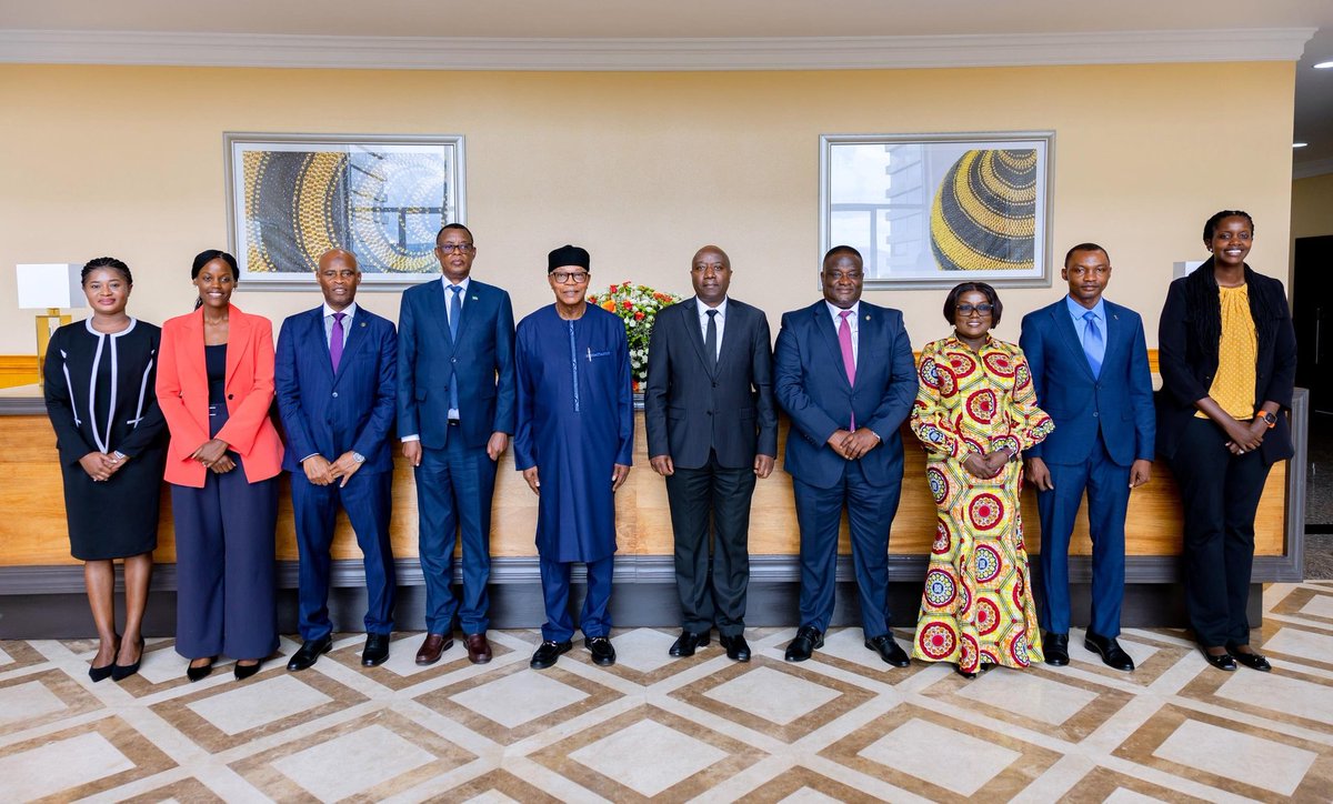 This afternoon, Prime Minister Dr. Ngirente received Dr. Mohamed Ibn Chambas, Special Envoy of Ghanaian President John Mahama. During their meeting, Dr. Chambas conveyed a message to President Paul Kagame.