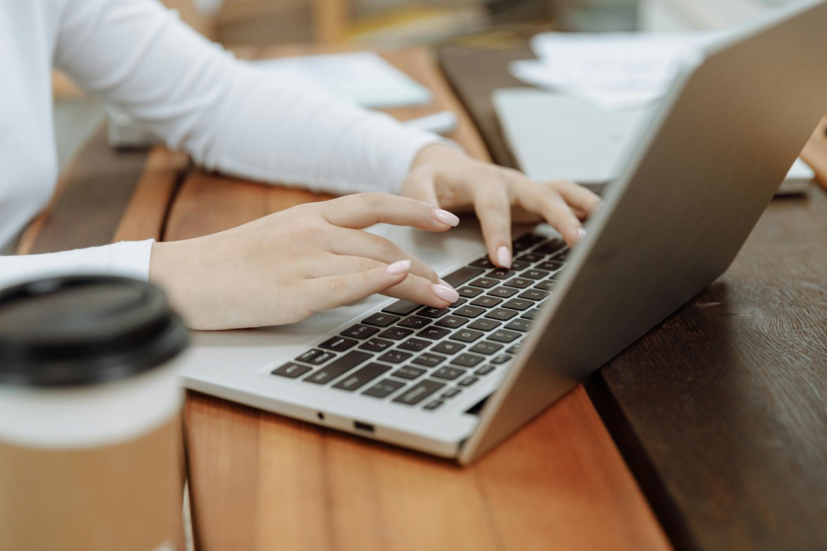 Check out this week's #IntegrityMatters blog by Miriam Salim. Miriam discusses practical ideas to ensure students understand the importance of their own voice in their writing, rather than relying on generative artificial intelligence. academicintegrity.org/aws/ICAI/pt/sp…
