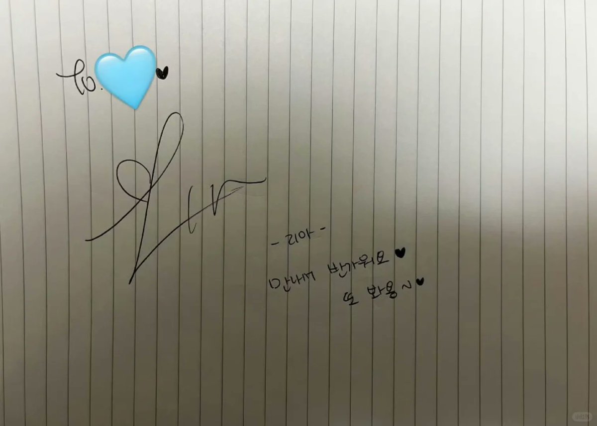 A MIDZY came across #LIA at Gimgane today! OP mentioned she was so beautiful barefaced, they asked Lia for an autograph and said she chatted with them while signing. OP also mentioned she secretly paid for their meal and the staff also praised Lia to them. xhslink.com/a/QmXVpLSiLencb