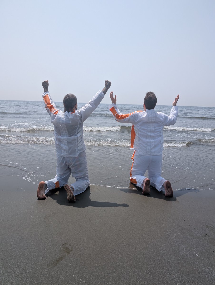 kurisuuu48's tweet photo. "We've made it out!! Now just gotta get off the planet..."
We went to the beach after the Narkina 5-run at the Celebration Japan 2025 and took a few pictures :D
#StarWars #Andor #Costume #Cosplay #GBY #GermanBaseYavin #RebelLegion #Narkina5 #スターウォーズセレブレーション https://t.co/X6UJZUoDiK