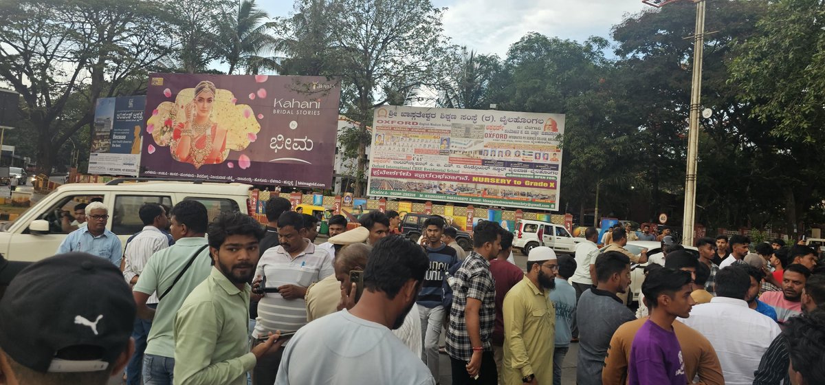 Tension in Santi Bastawad after an alleged Quran burning incident. Locals demand swift action, citing past unresolved cases. Youth held a protest march to the DC's office, expressing anger over delays. Police assure arrests in 2 days, urge calm amid security concerns. #Belagavi