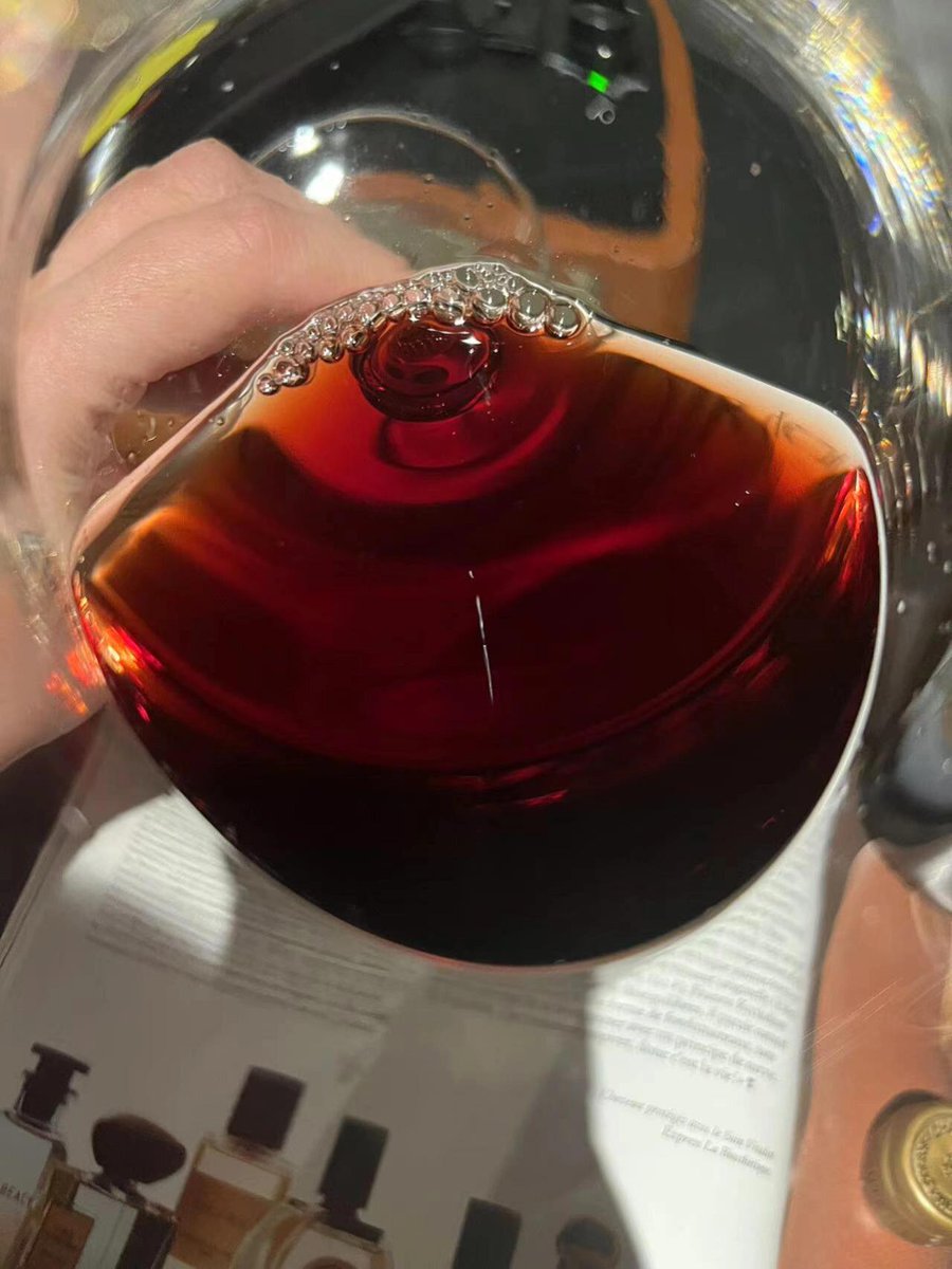 普通の夜も、赤ワインによって特別になる。🌟