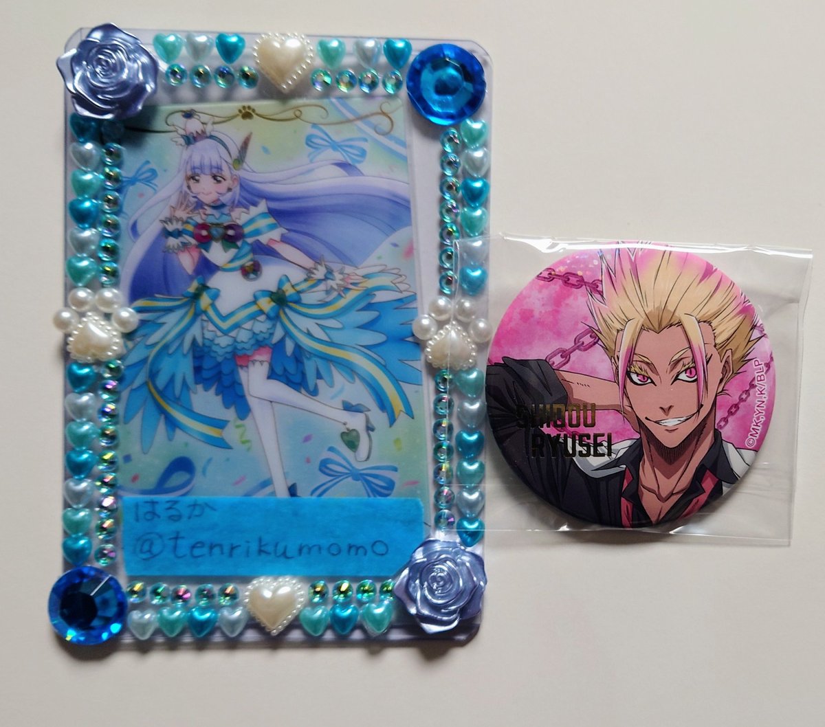 【交換】ブルーロック展
ホログラム箔押し缶バッチ

譲→士道

求→千切、凪、潔、玲王、凛、蜂楽、冴のどれか

郵送か都内手渡し交換
検索からでもお気軽にお声がけください😊