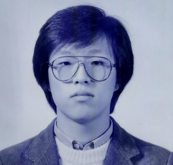 goldenbell1008's tweet image. 박종운
김문수 후보의 
선거지원단에 합류했다.
1987년 박종철열사가 안기부 남영동에 체포되어
고문을 받다 숨진 이유는 선배 박종운의 
거처요구에 함묵했기때문이다. 
그럼에도 박종운 이 개자식은 변절해서 
한나라당에서 3선을  모조리 낙선하고 
노숙자로 지내다가 김문수 빨대가 됬다.