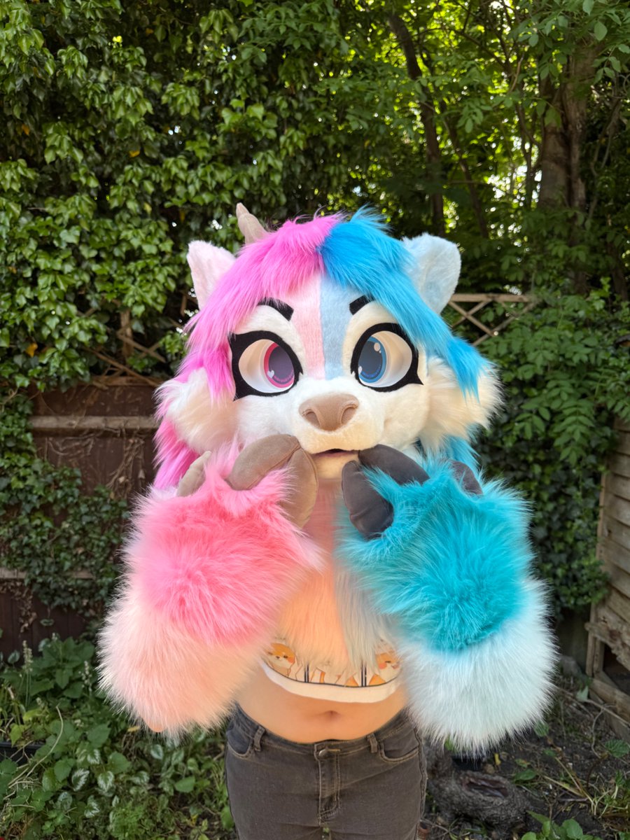 Newest creation! Phi the deer for a very kind client. Had a lot of fun making her split hair and hoof paws!